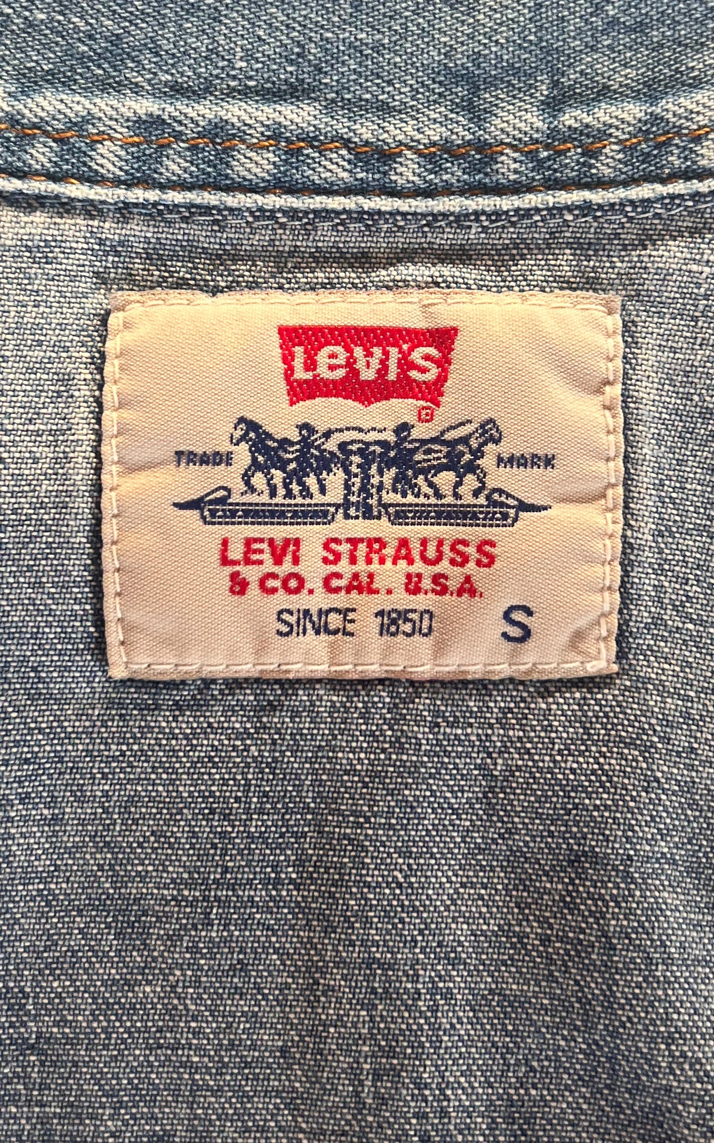 Vintage MENS Levis Denim Button Down Shirt