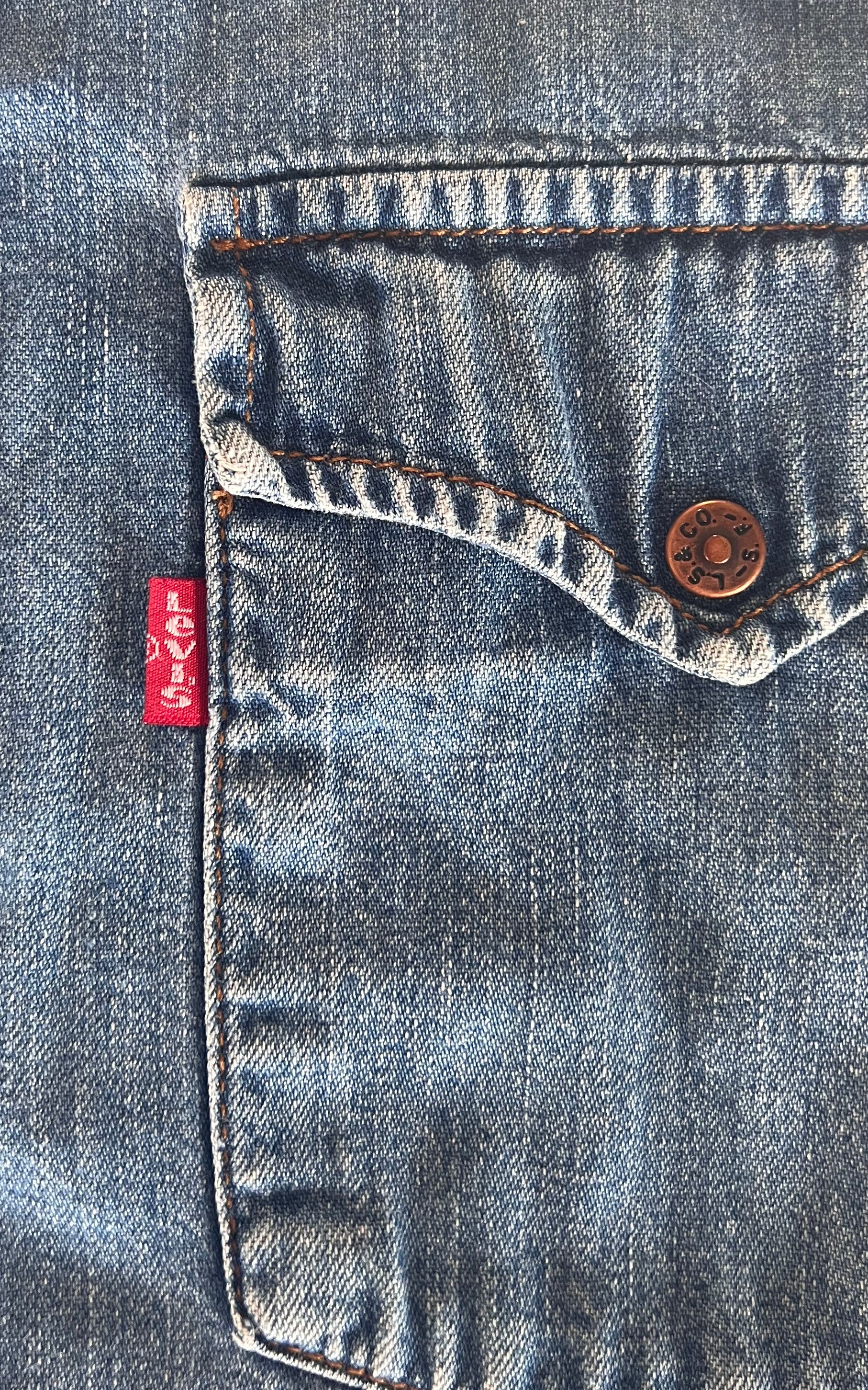 Vintage MENS Levis Denim Button Down Shirt