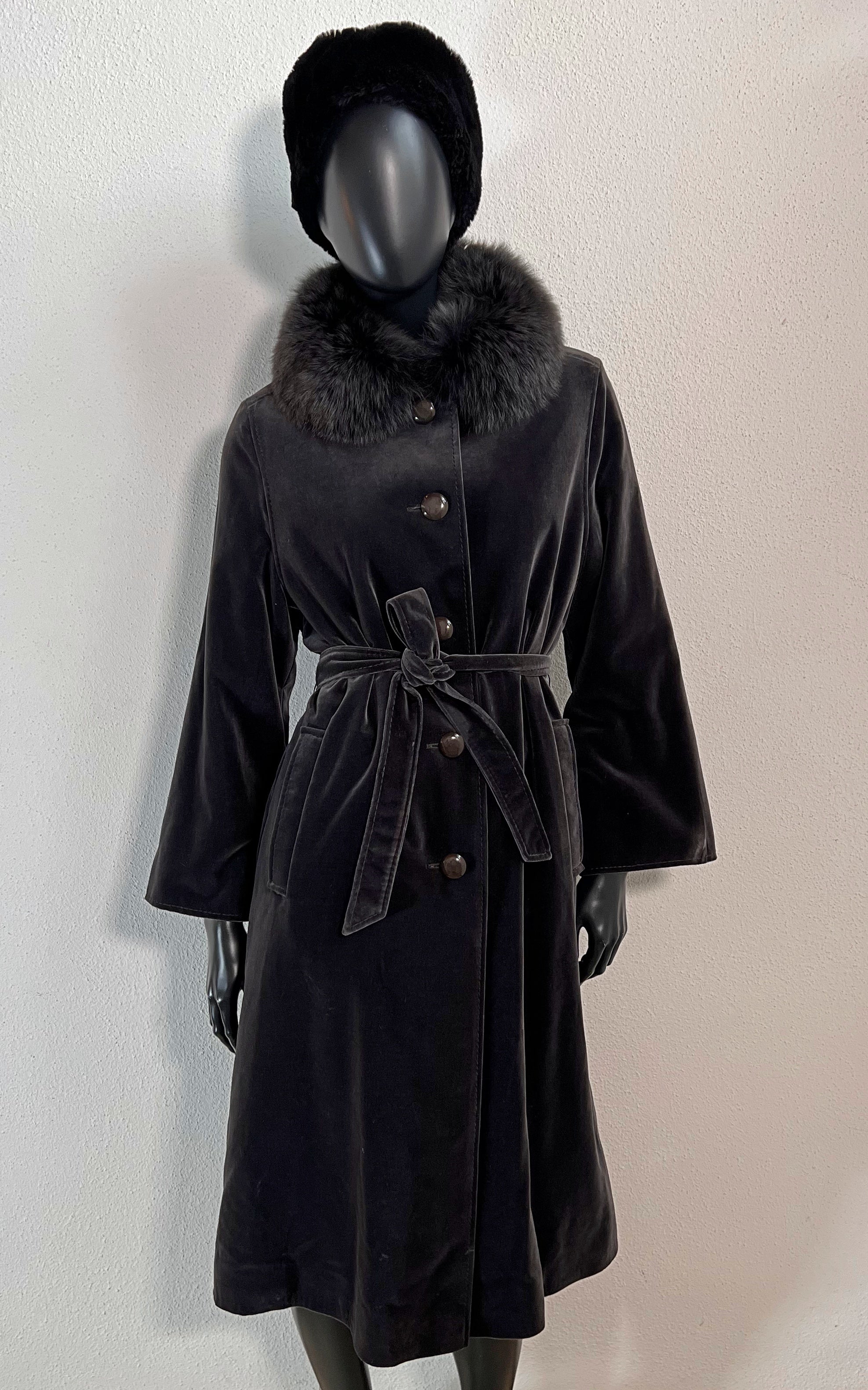 Vintage 70s Darkgrey Velvet Coat