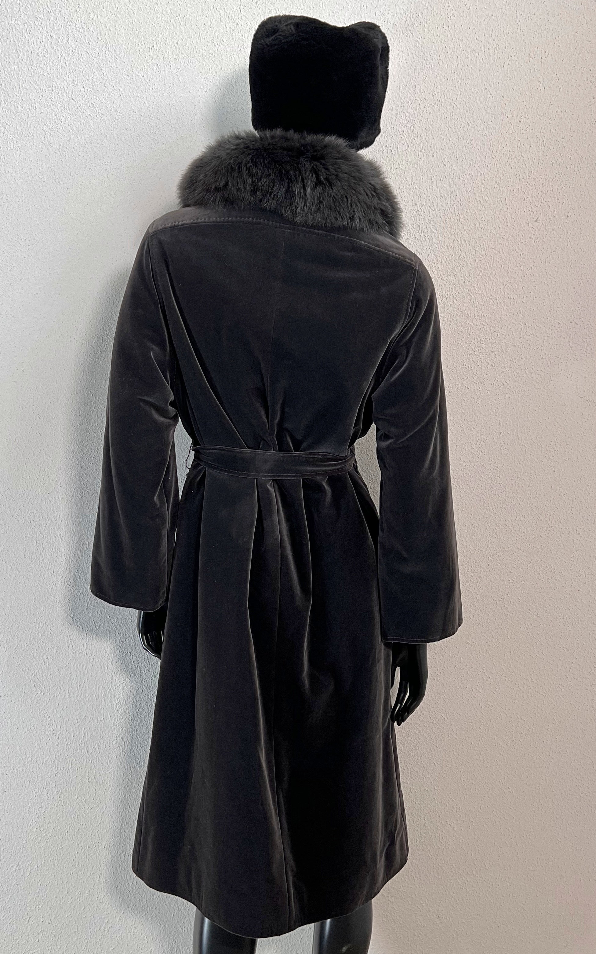 Vintage 70s Darkgrey Velvet Coat