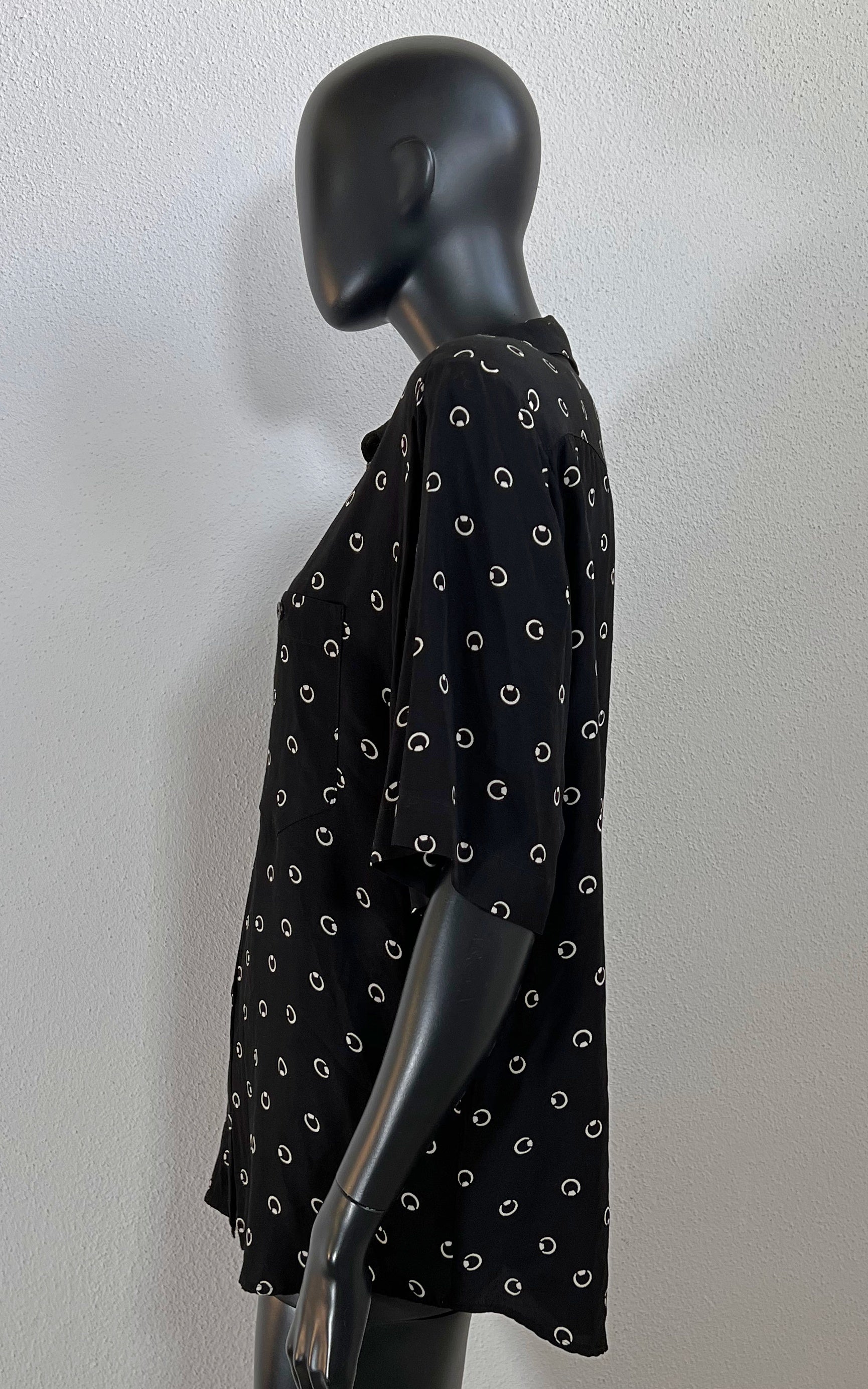 Camicetta vintage con anello piercing