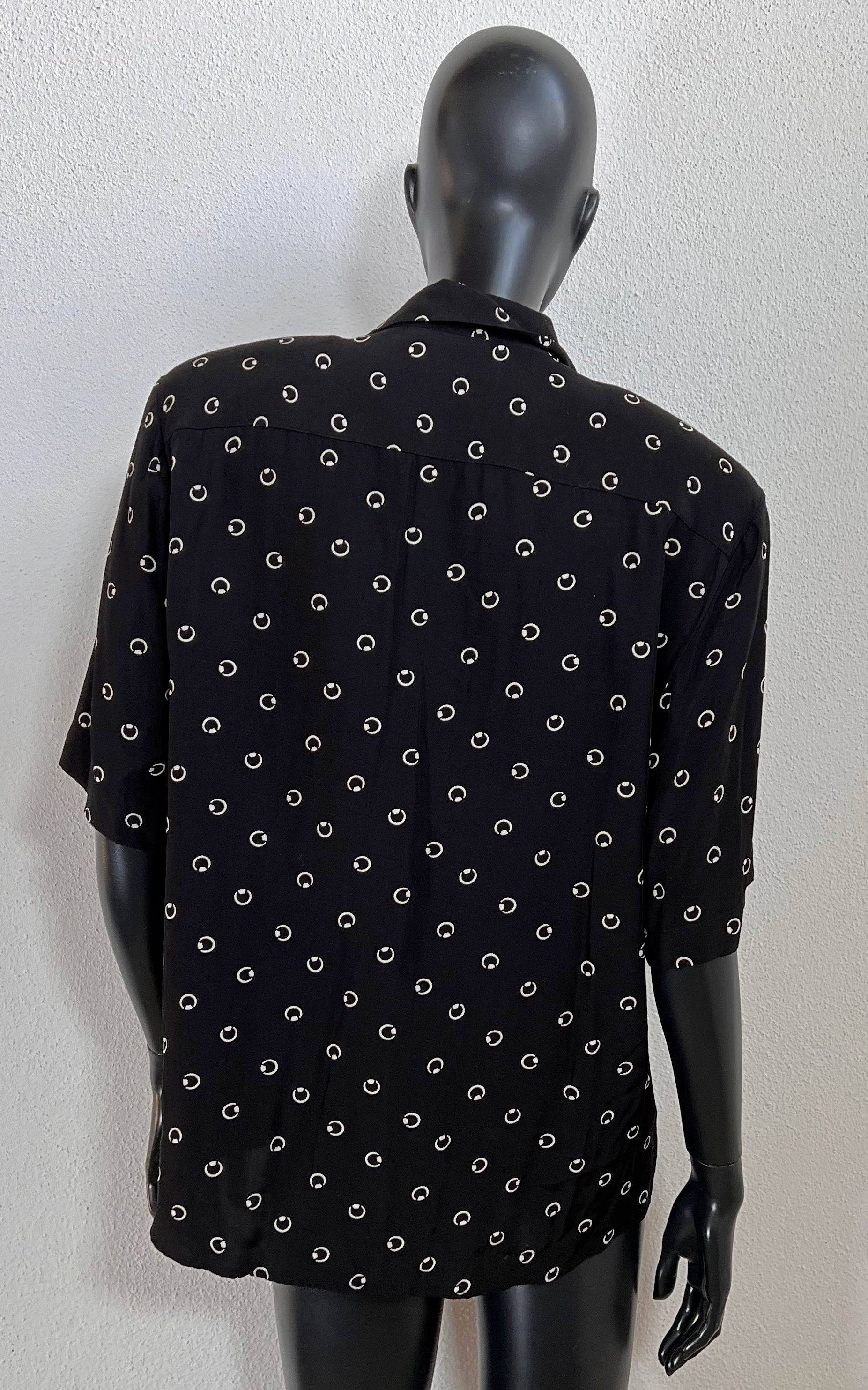 Camicetta vintage con anello piercing