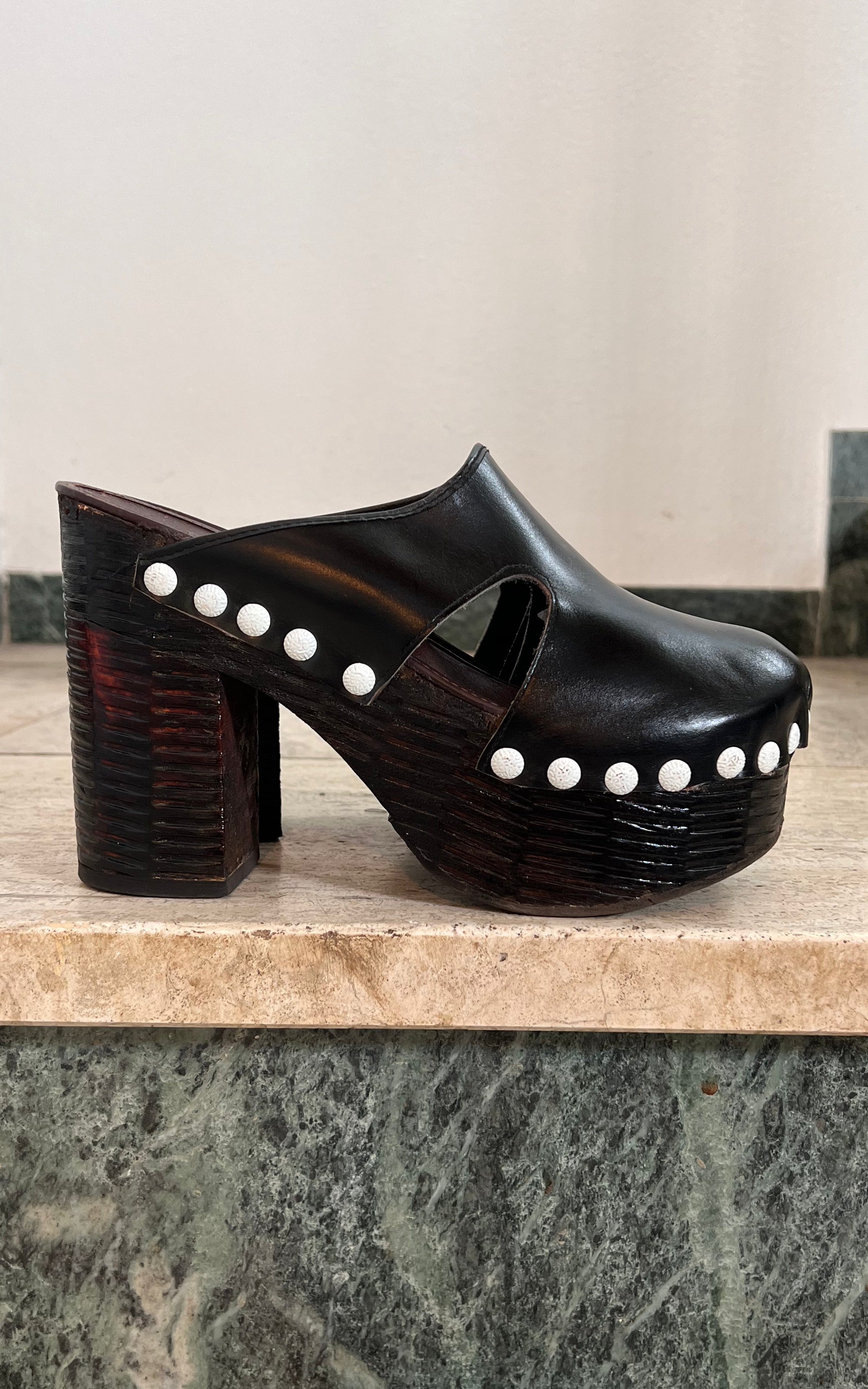 Vintage 70s Clogs 37