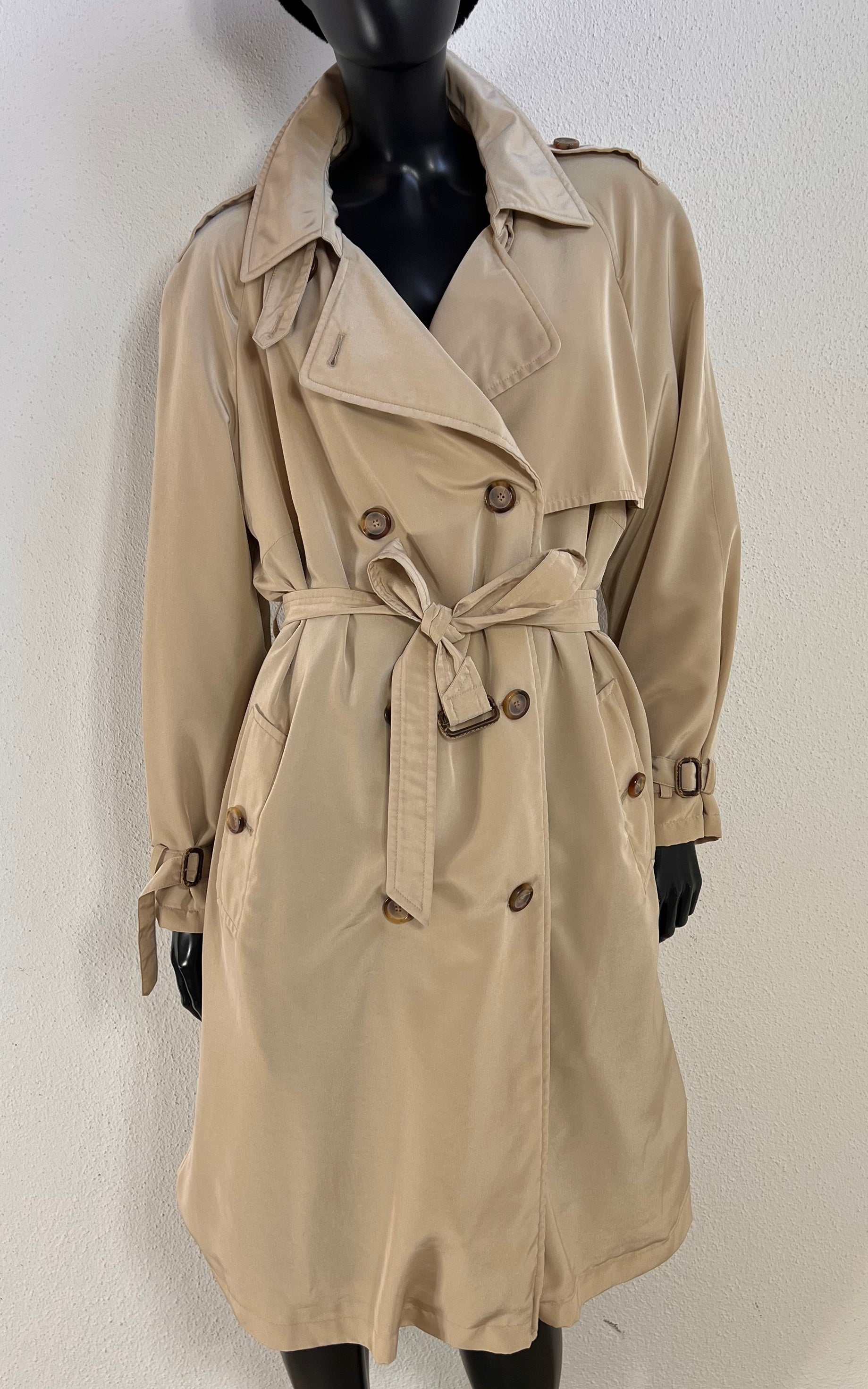 Vintage Classic Beige Trenchcoat