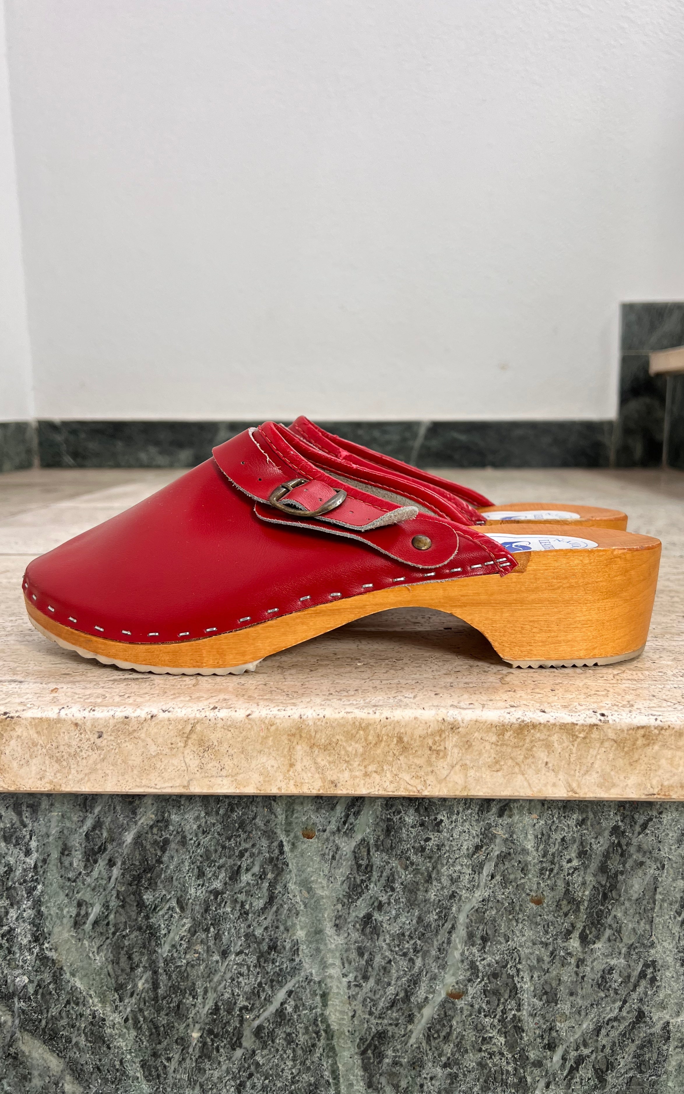 Vintage Red 70s Clogs 41