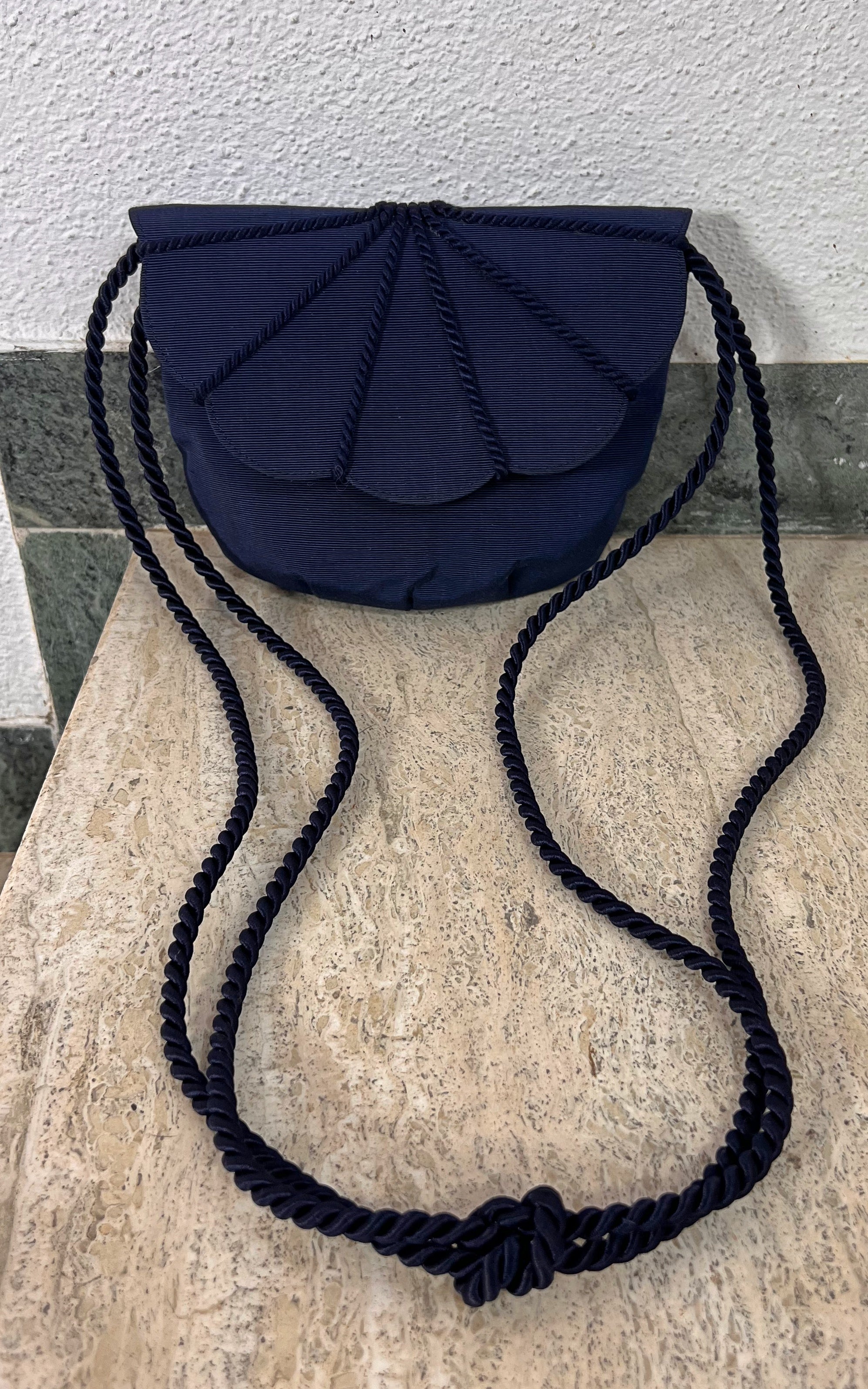 Vintage Darkblue Scallop Bag