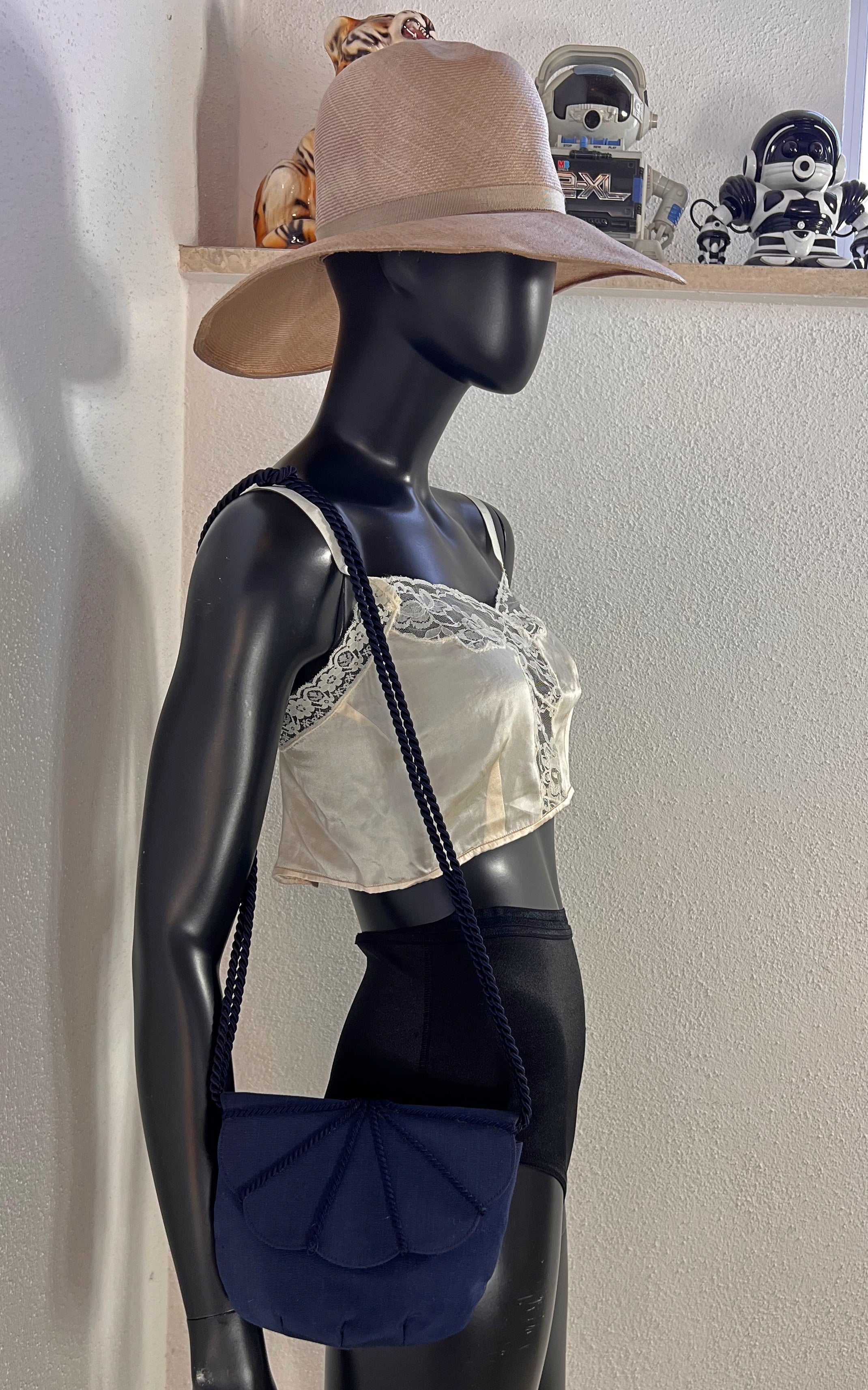Vintage Darkblue Scallop Bag