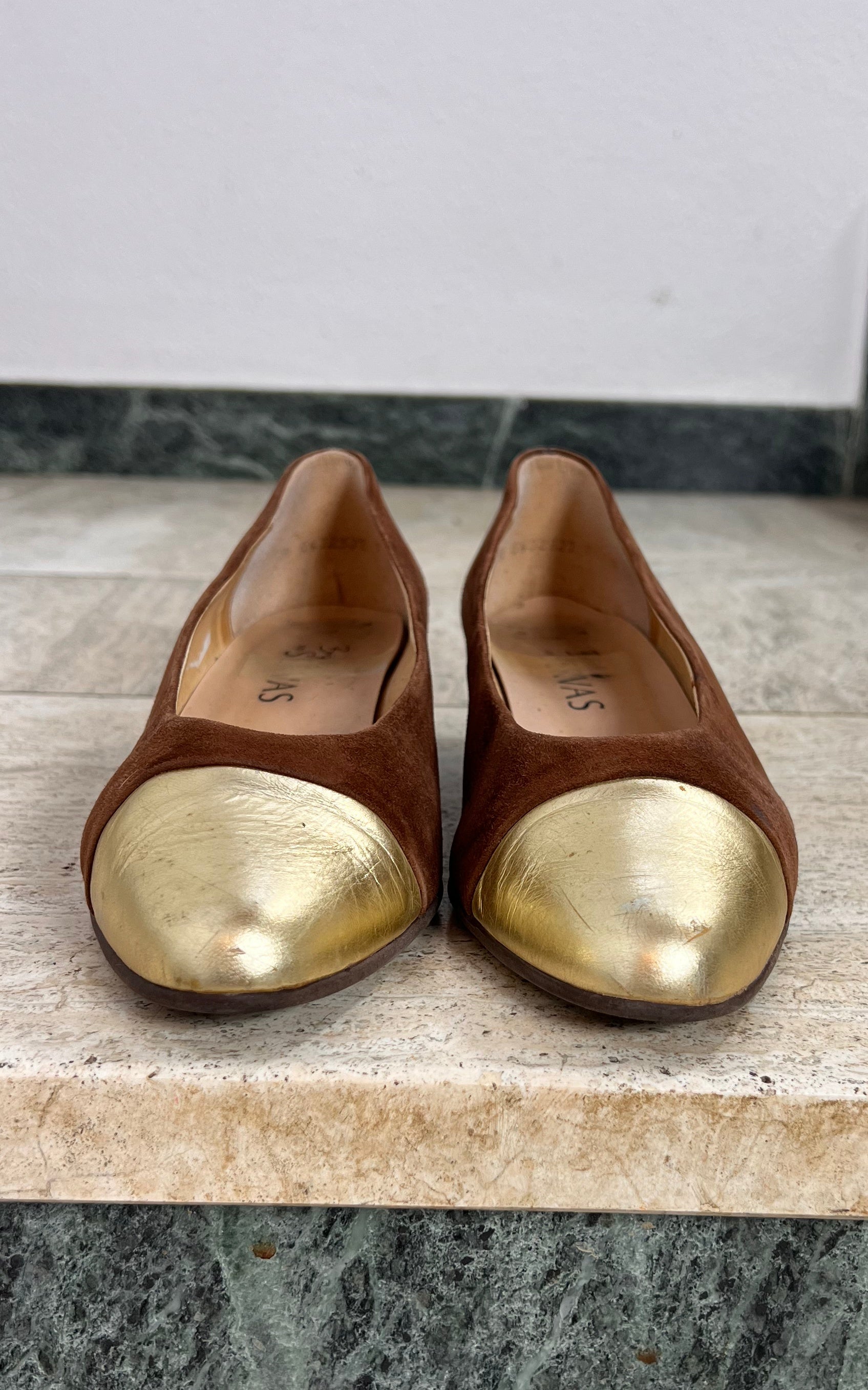 Vintage Two-Tone Leather Pumps 41
