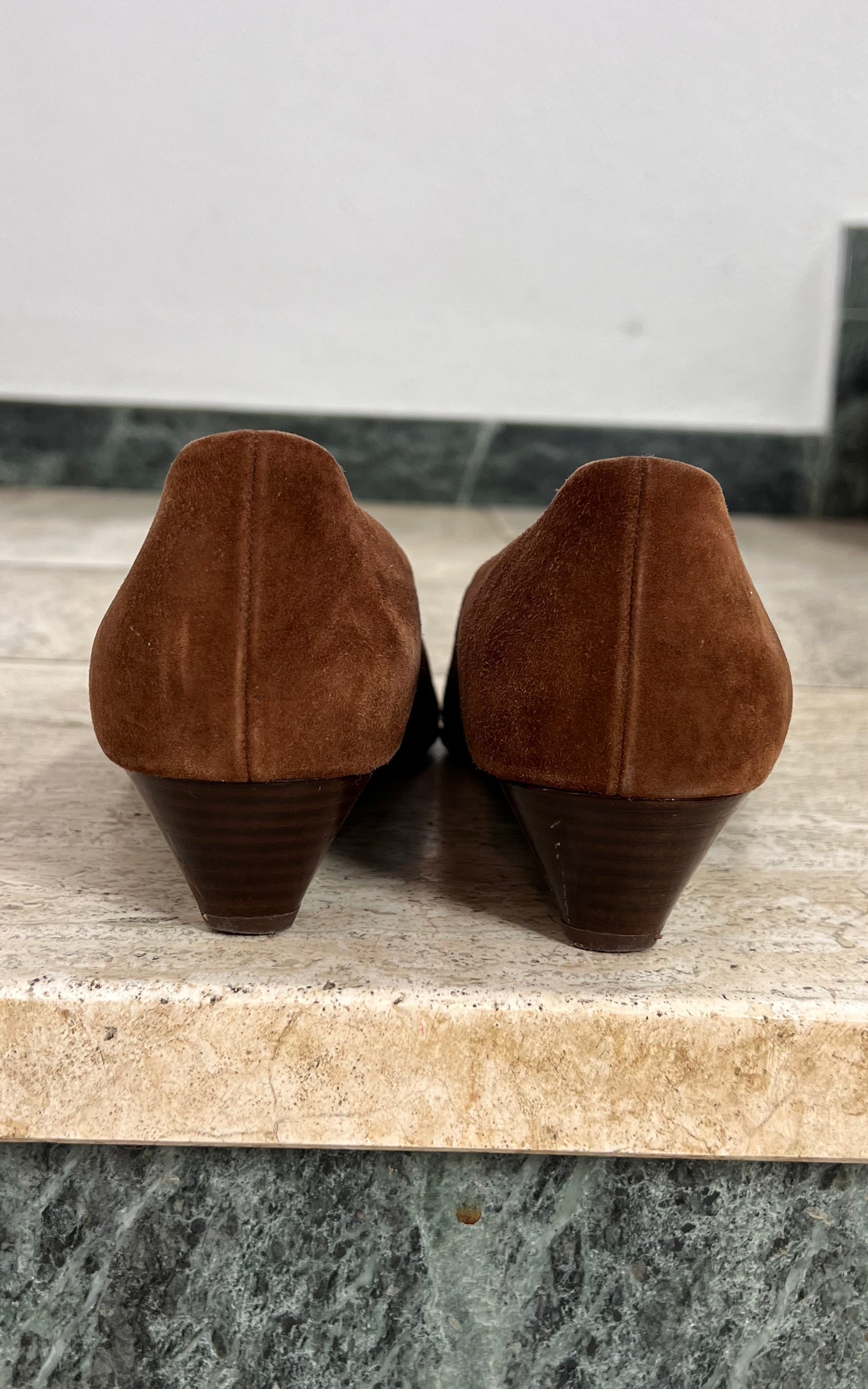 Vintage Two-Tone Leather Pumps 41