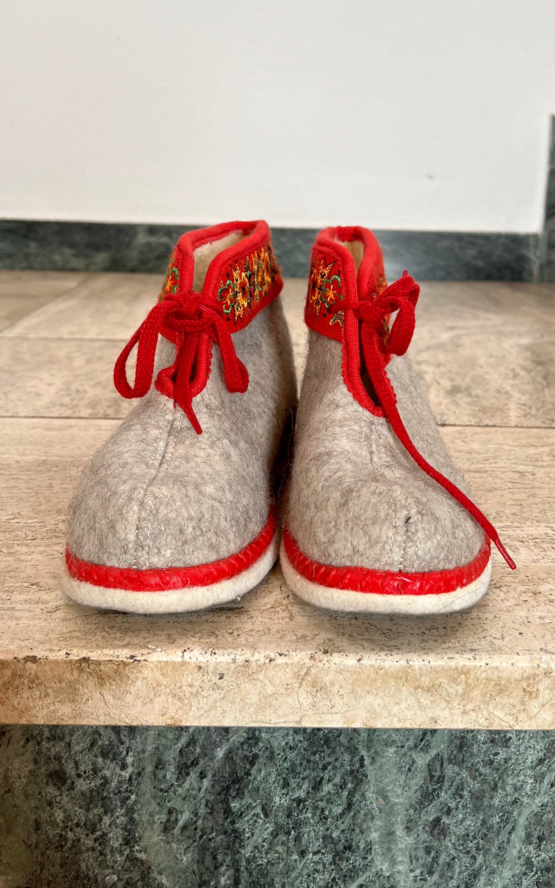 Vintage Folklore Housewarmers 40