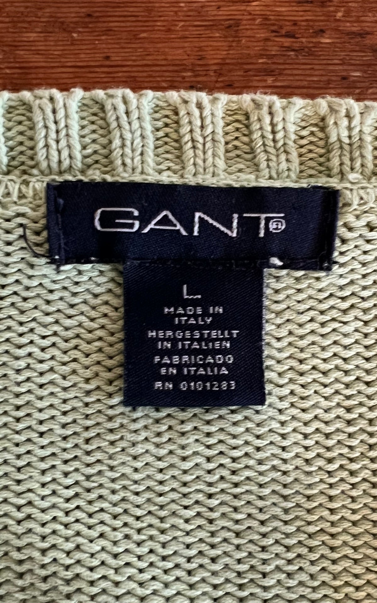 GANT MENS Cotton V-Neck Sweater – Pistachio Green
