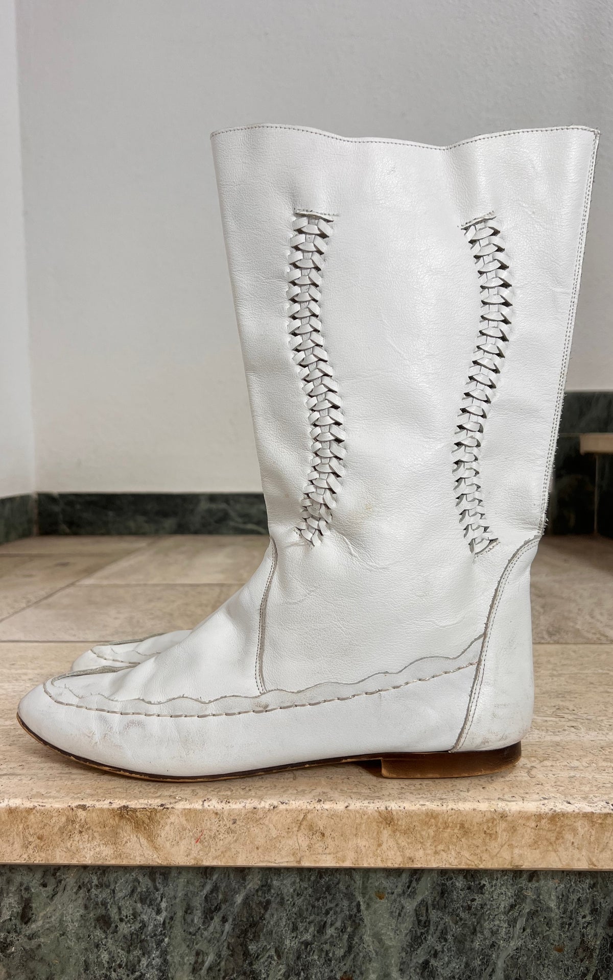 Vintage White Leather Boots – Size EU 41