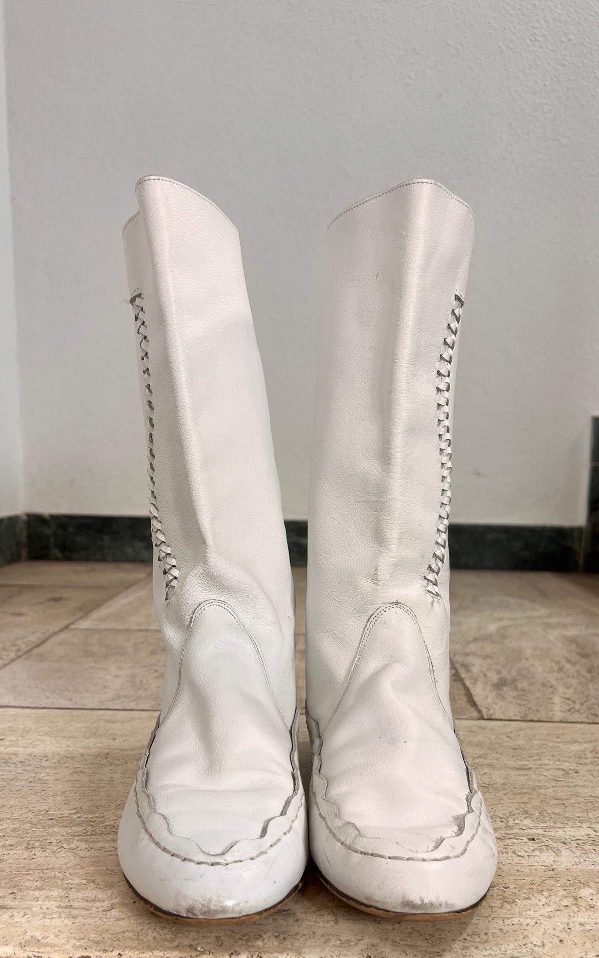 Vintage White Leather Boots – Size EU 41