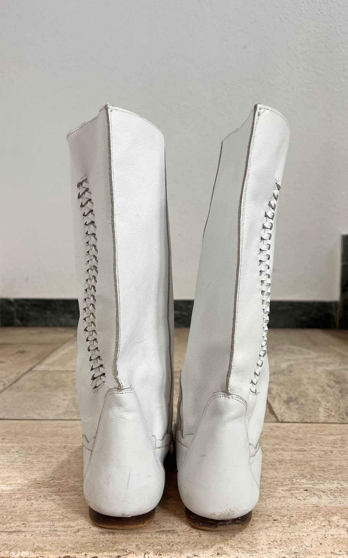 Vintage White Leather Boots – Size EU 41