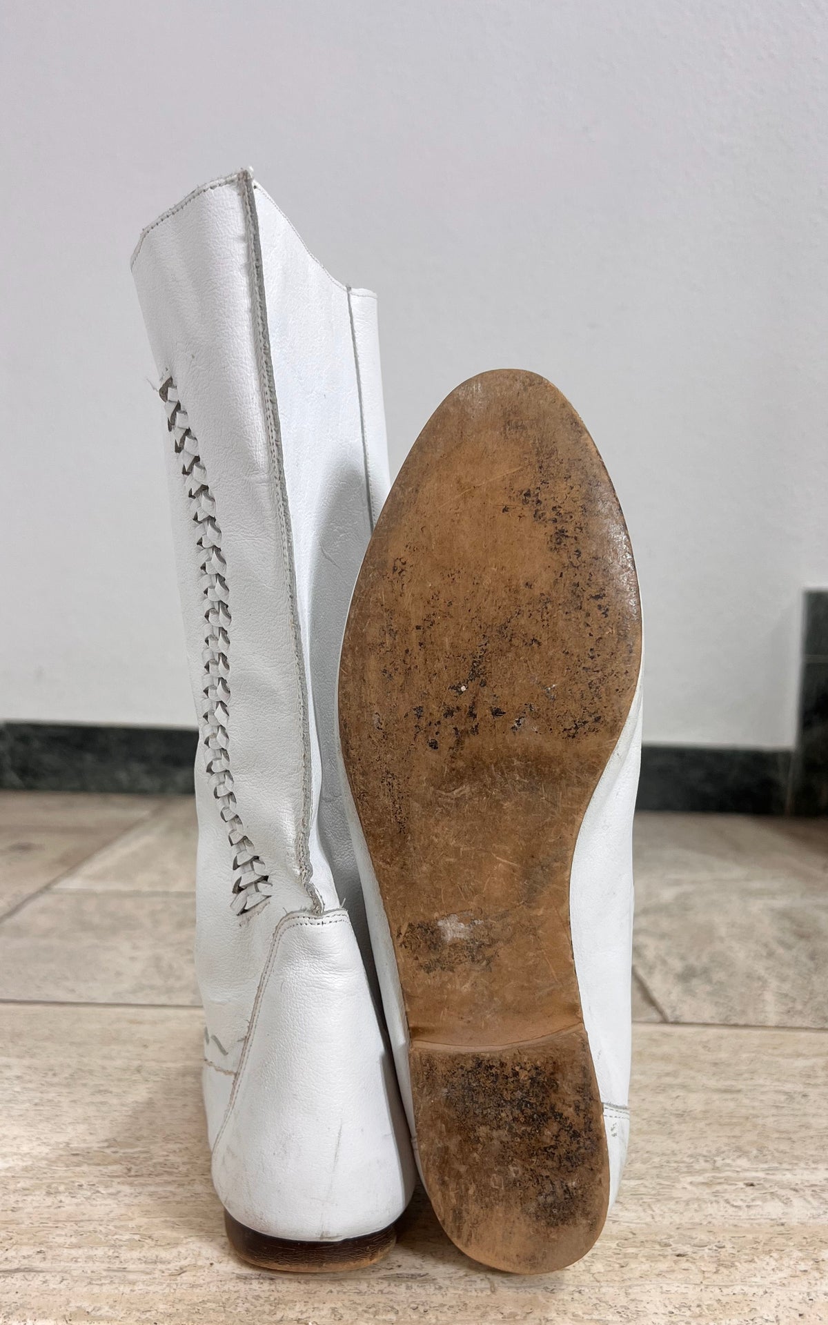Vintage White Leather Boots – Size EU 41
