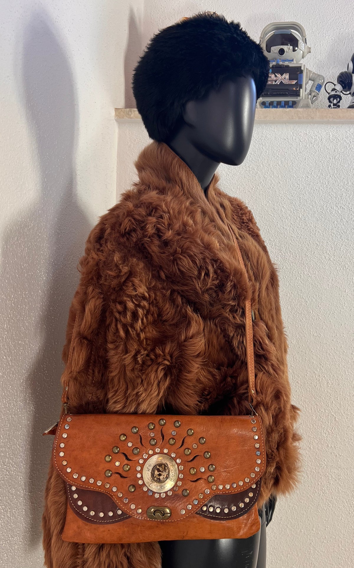 Vintage Hippie Cognac Leather Shoulder Bag with Studded Sunburst Detail