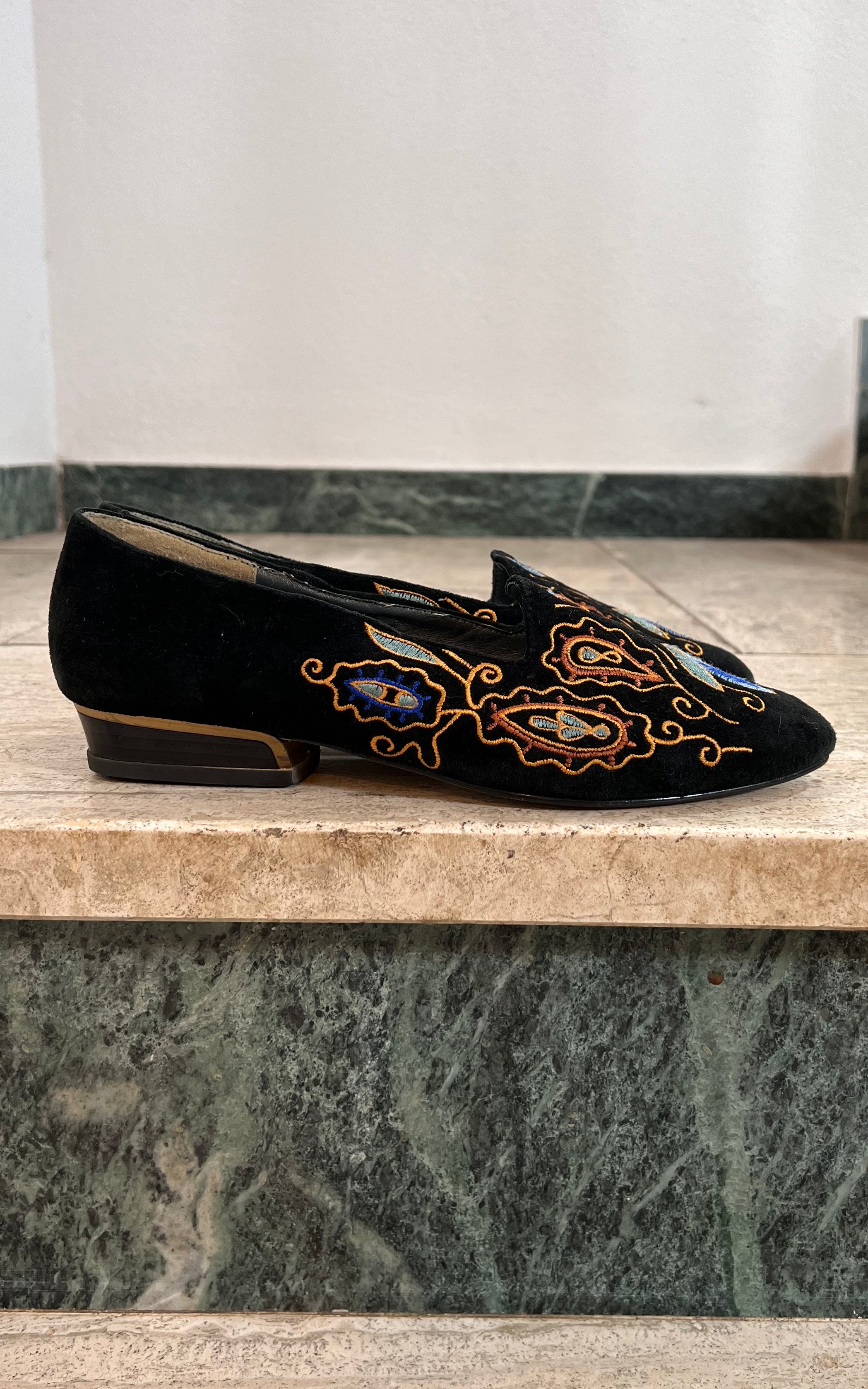 Vintage 90s Oriental Loafers 40