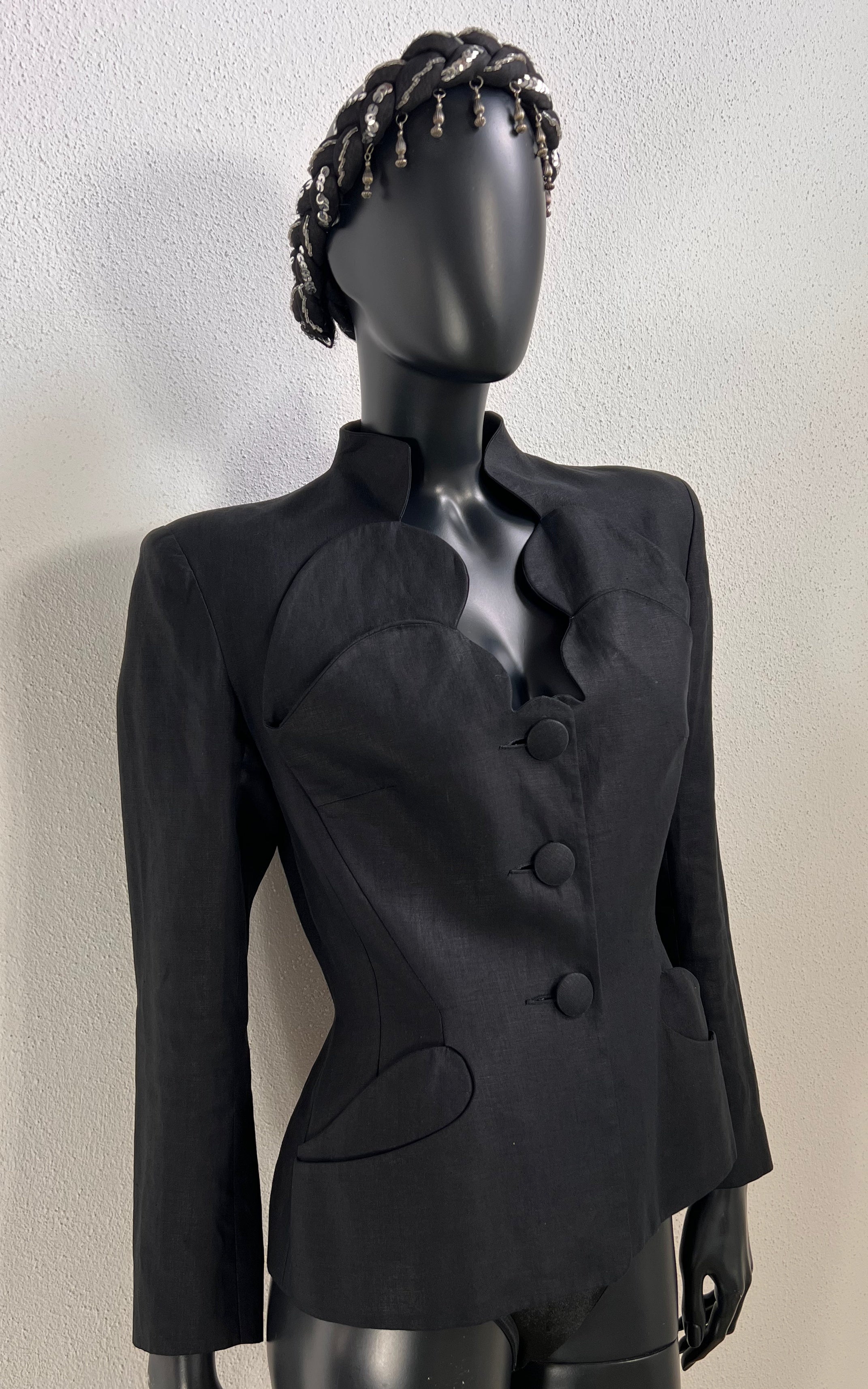 Vintage Emmanuelle Khanh Scallop Linnen Blazer