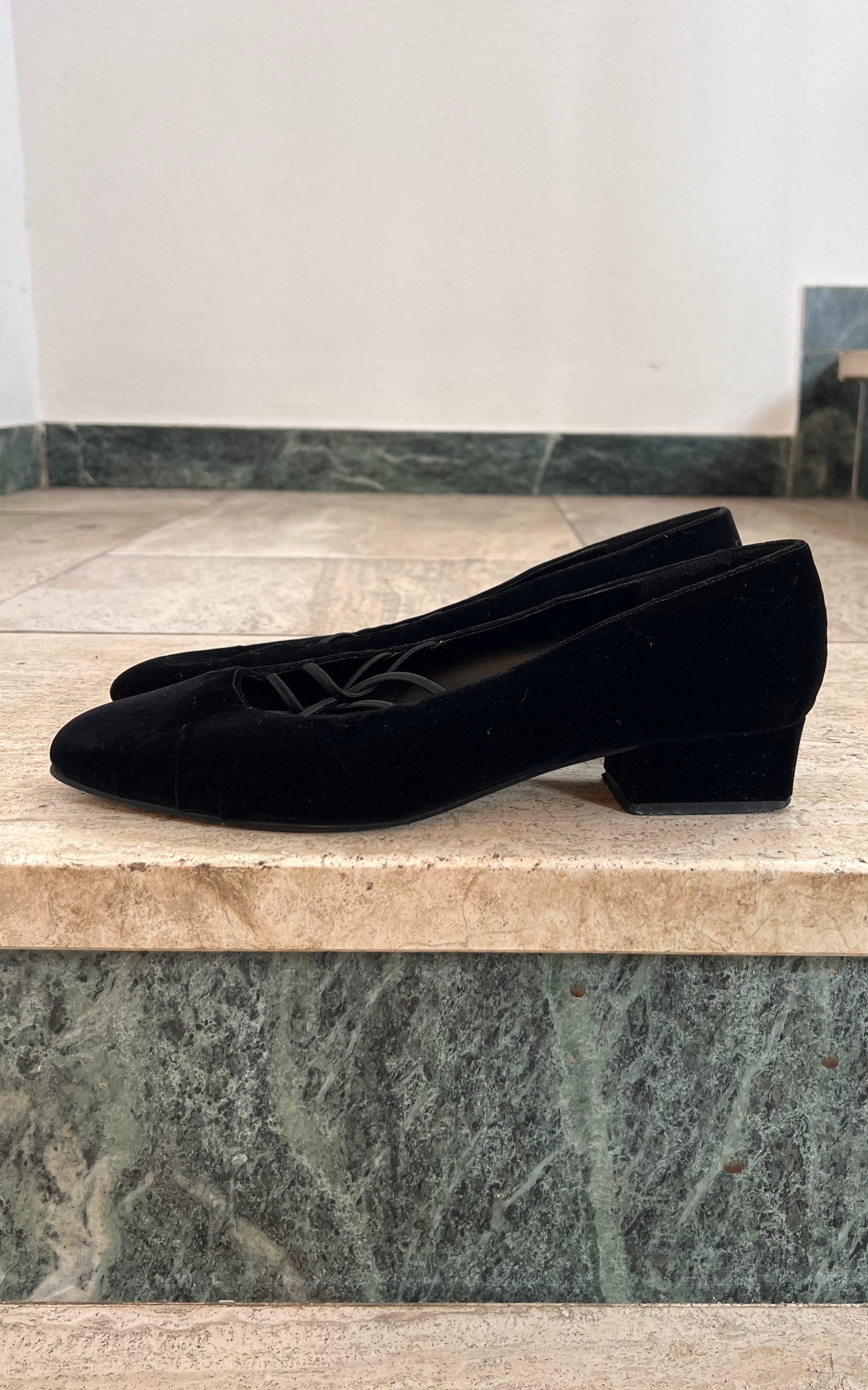 Vintage Mootsie Tootsie Velvet Ballerinas 41