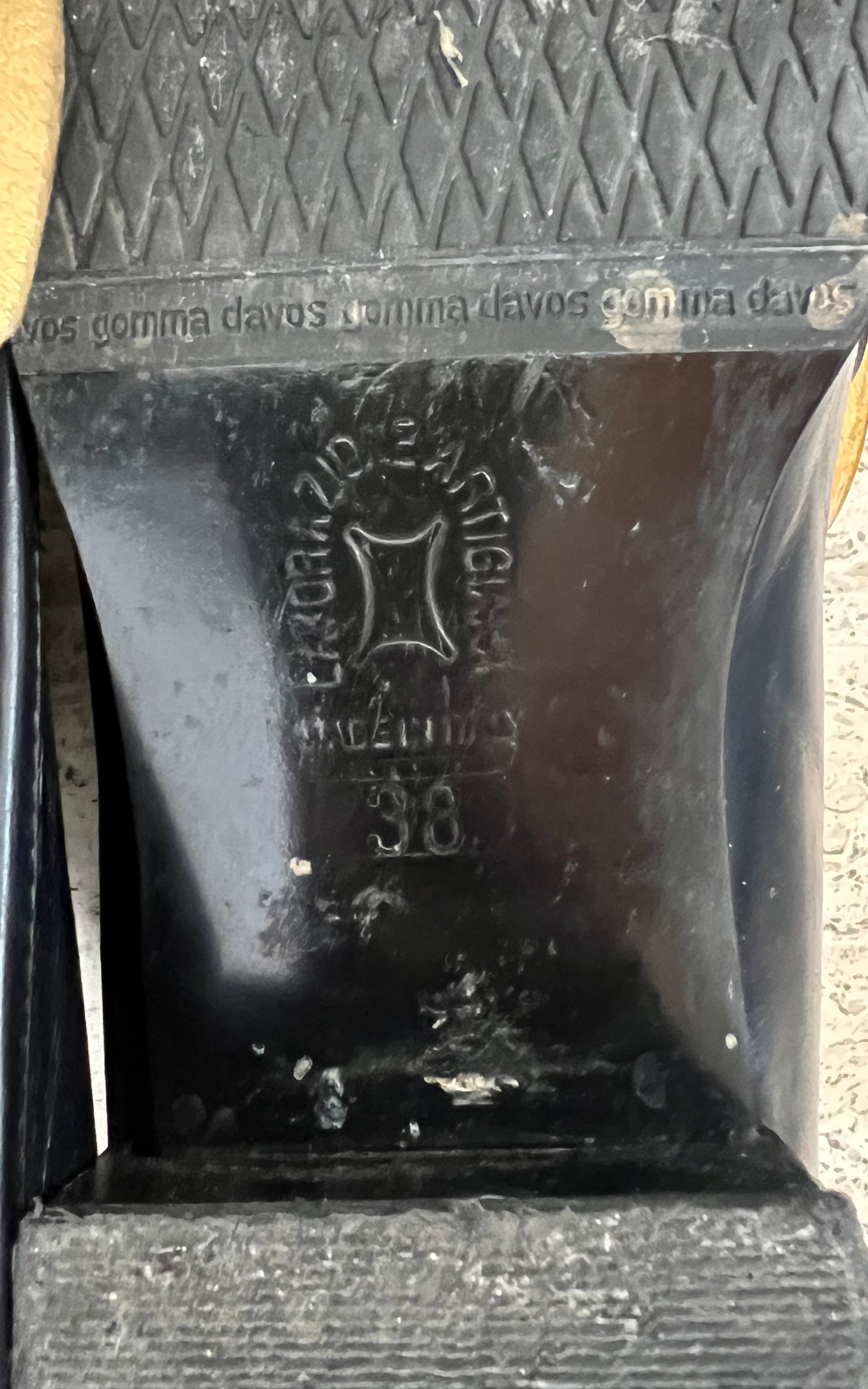 Vintage Golden Bow Loafers 38