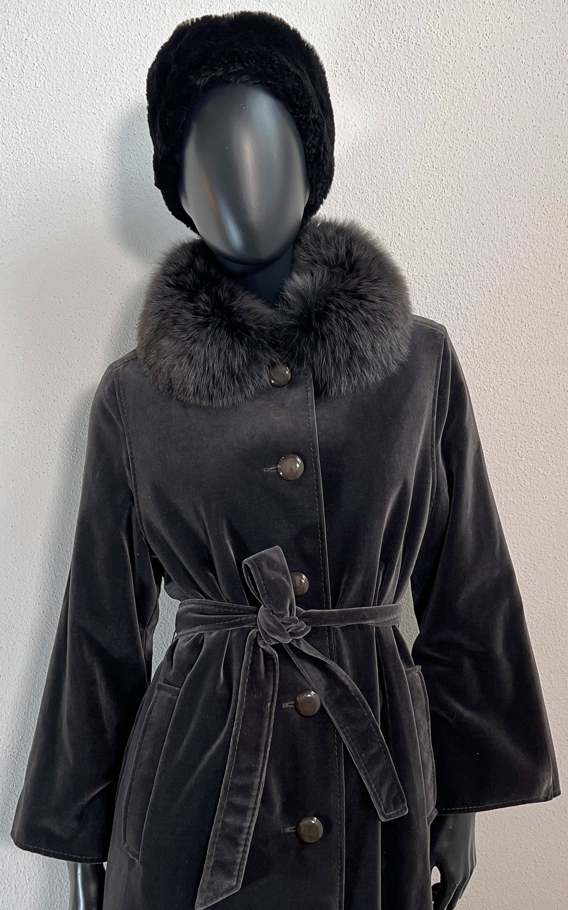 Vintage 70s Darkgrey Velvet Coat