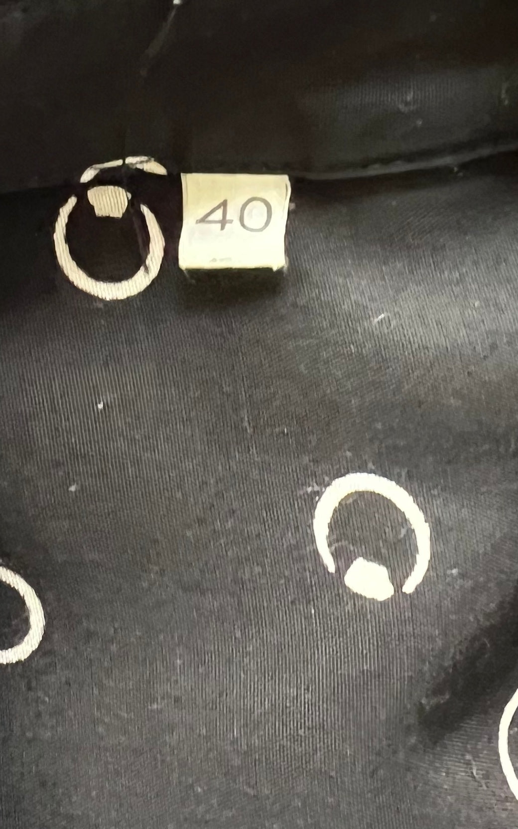 Camicetta vintage con anello piercing