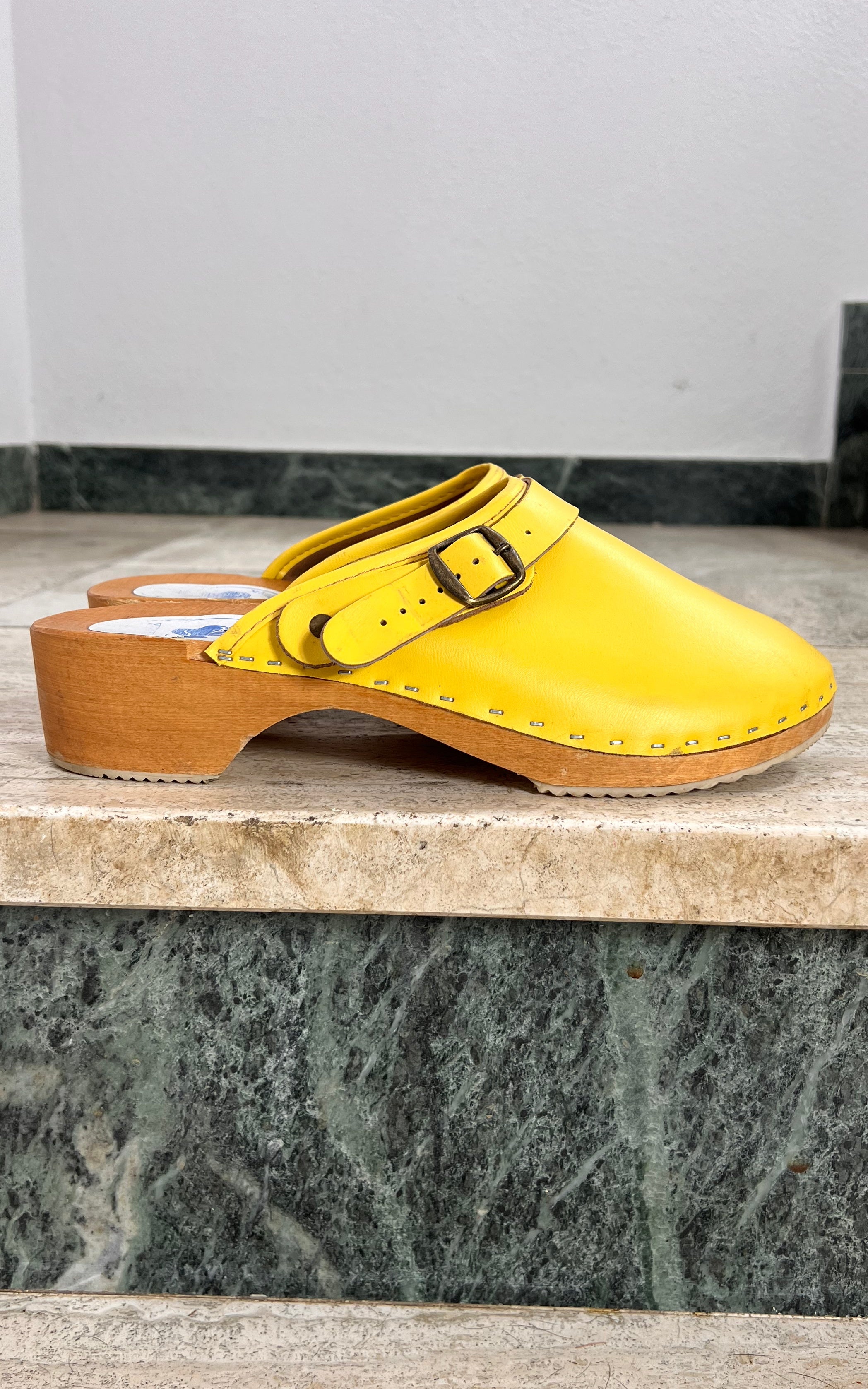 Vintage Yellow 70s Clogs 41