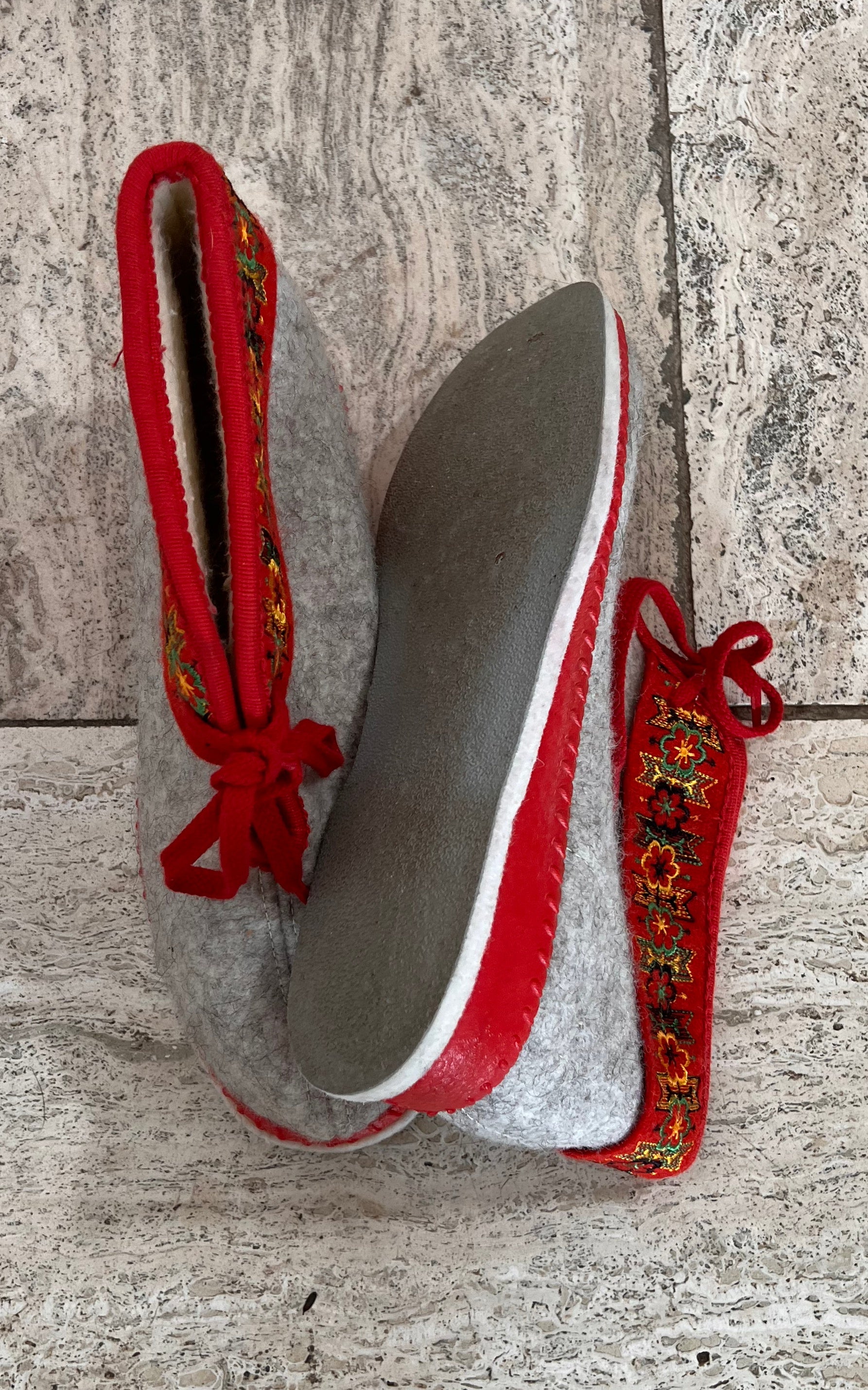 Vintage Folklore Housewarmers 40