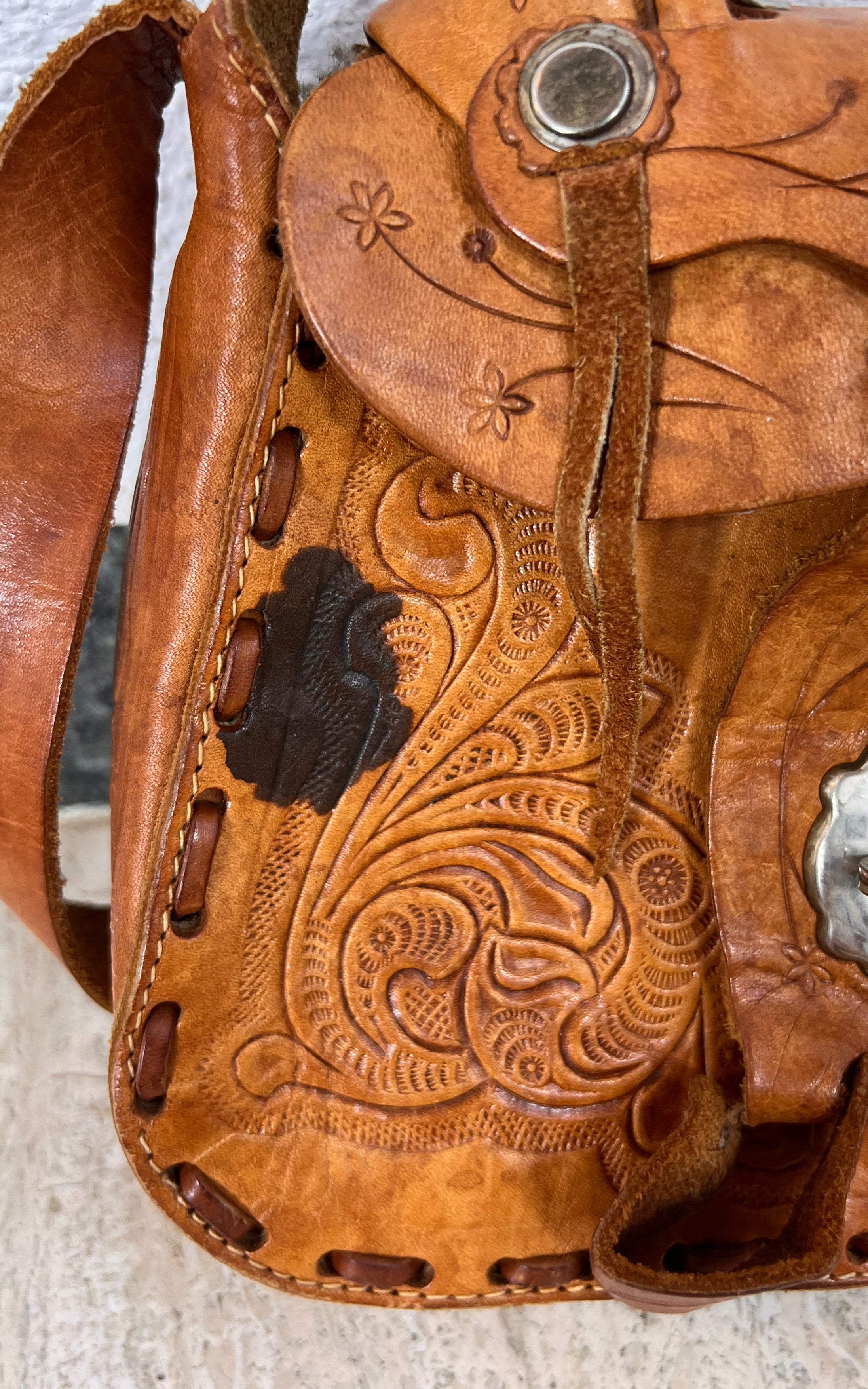 Vintage 1970s Tooled Leather Western Saddle Shoulder Bag