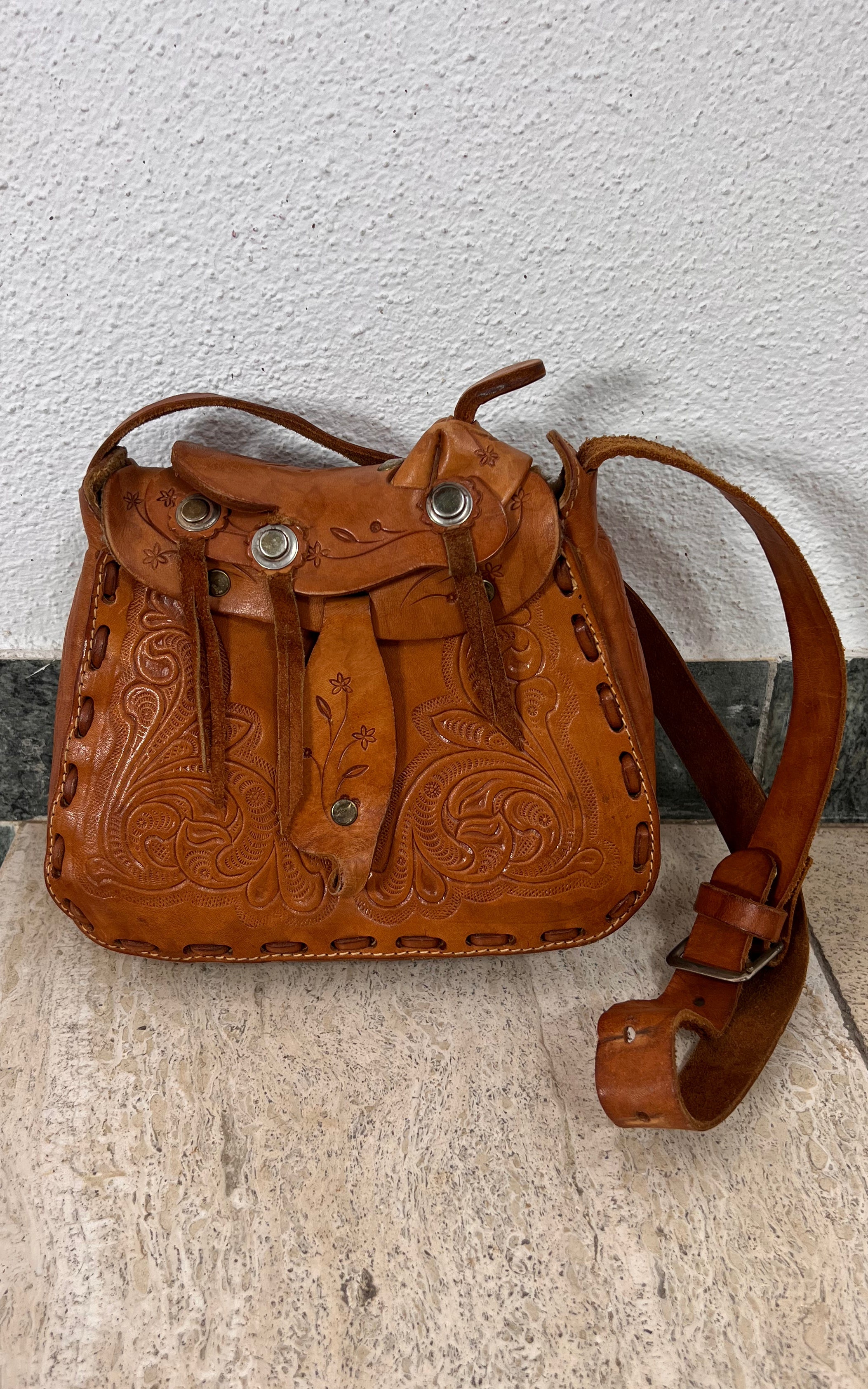 Vintage 1970s Tooled Leather Western Saddle Shoulder Bag