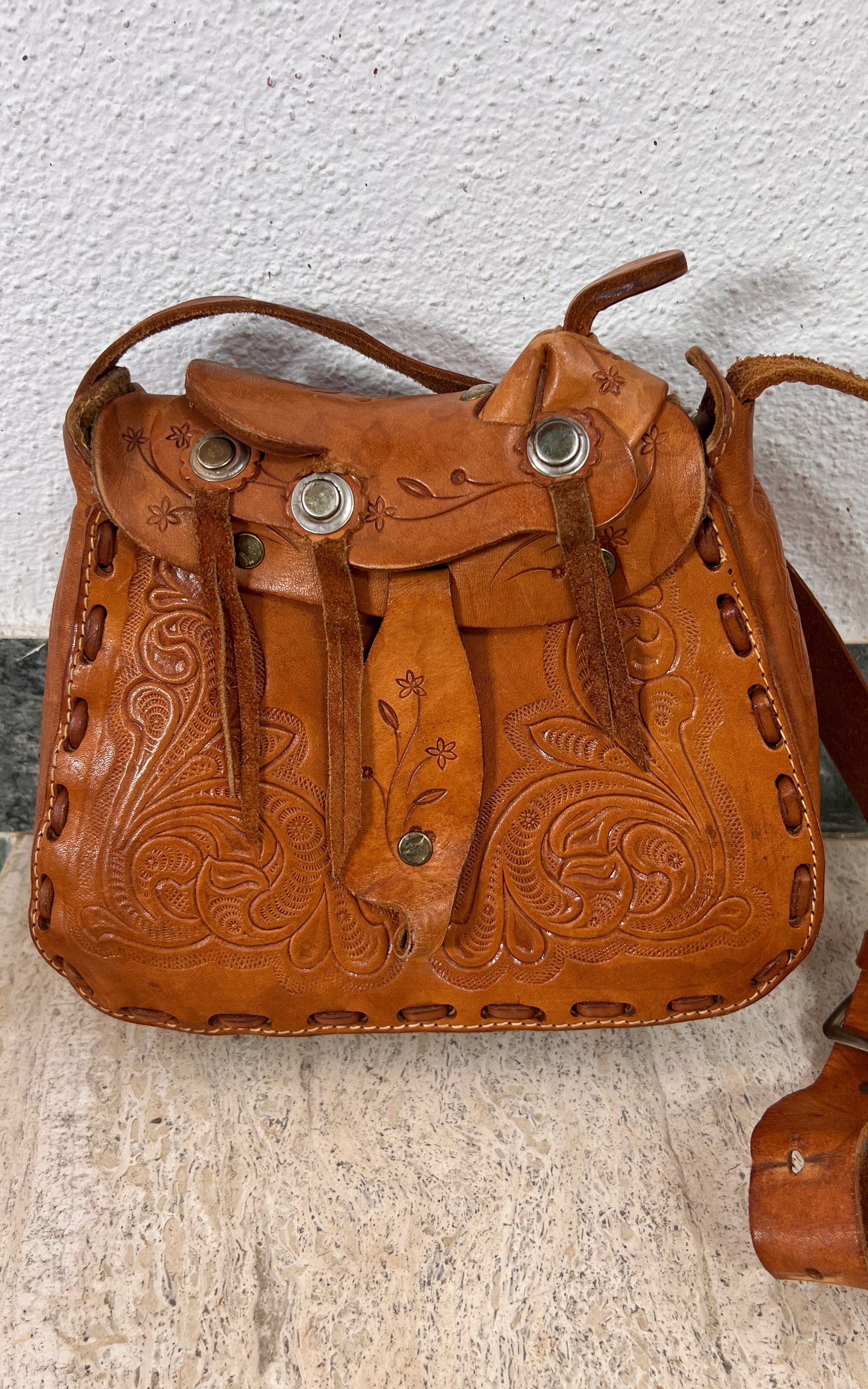 Vintage 1970s Tooled Leather Western Saddle Shoulder Bag