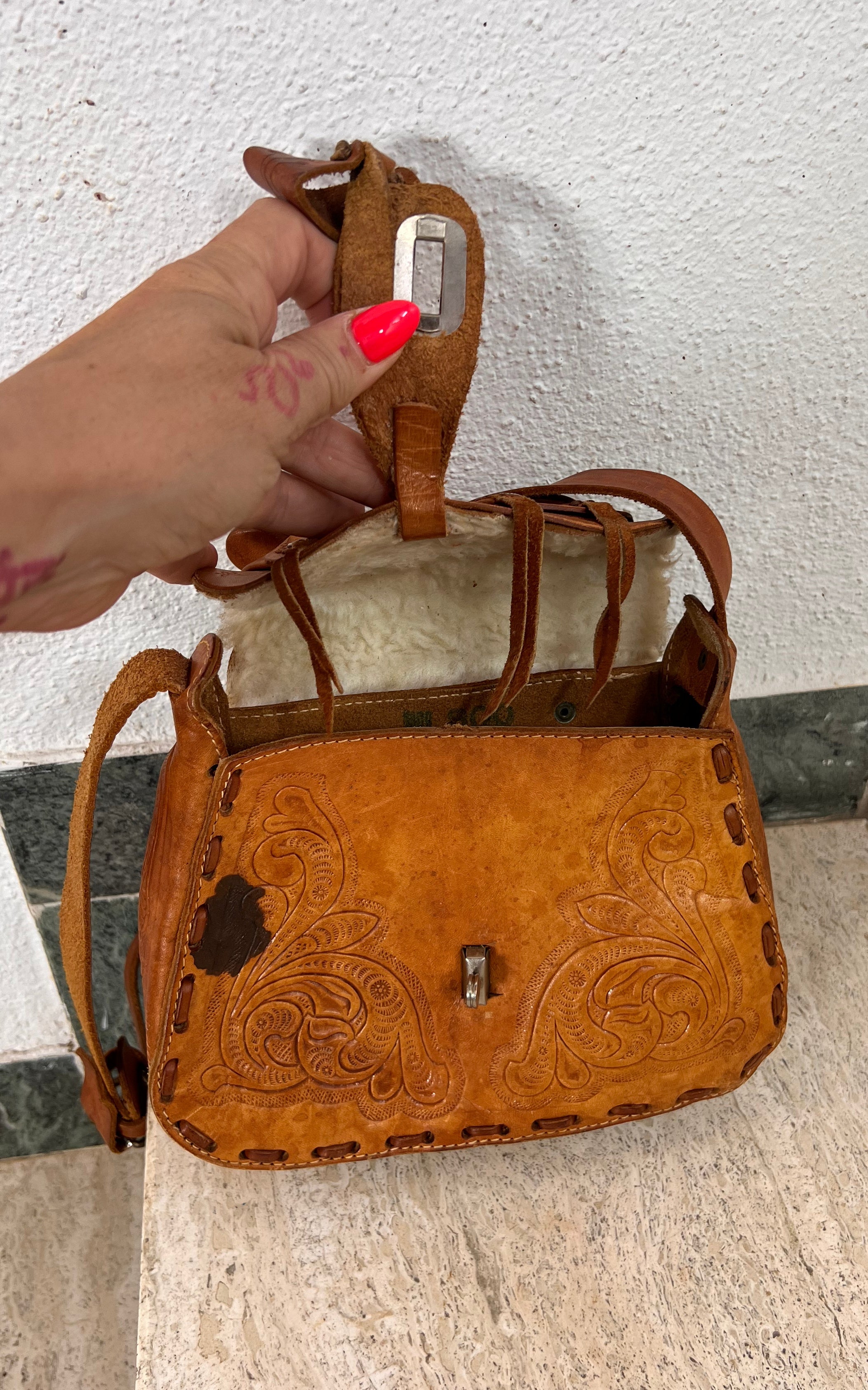 Vintage 1970s Tooled Leather Western Saddle Shoulder Bag