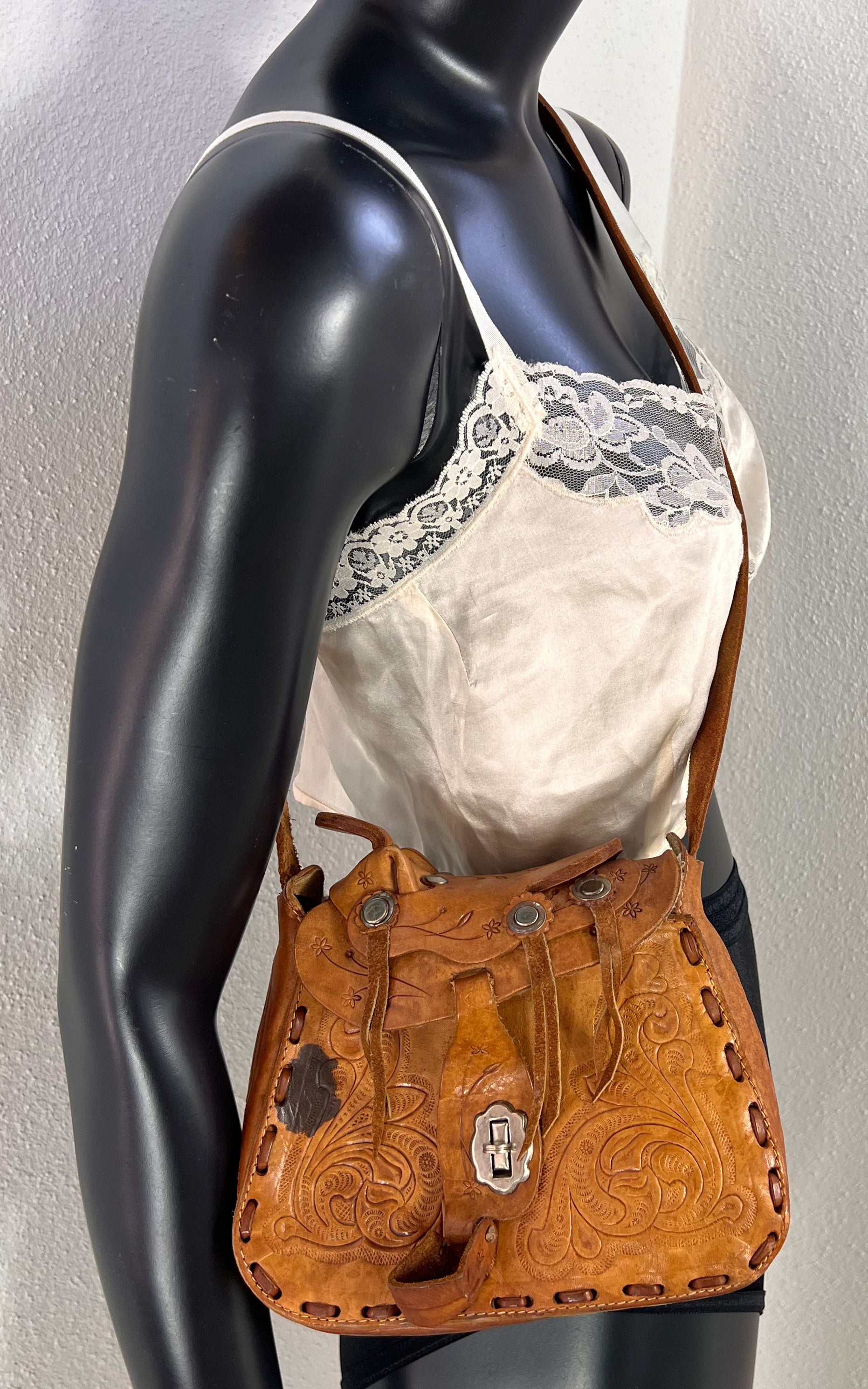Vintage 1970s Tooled Leather Western Saddle Shoulder Bag