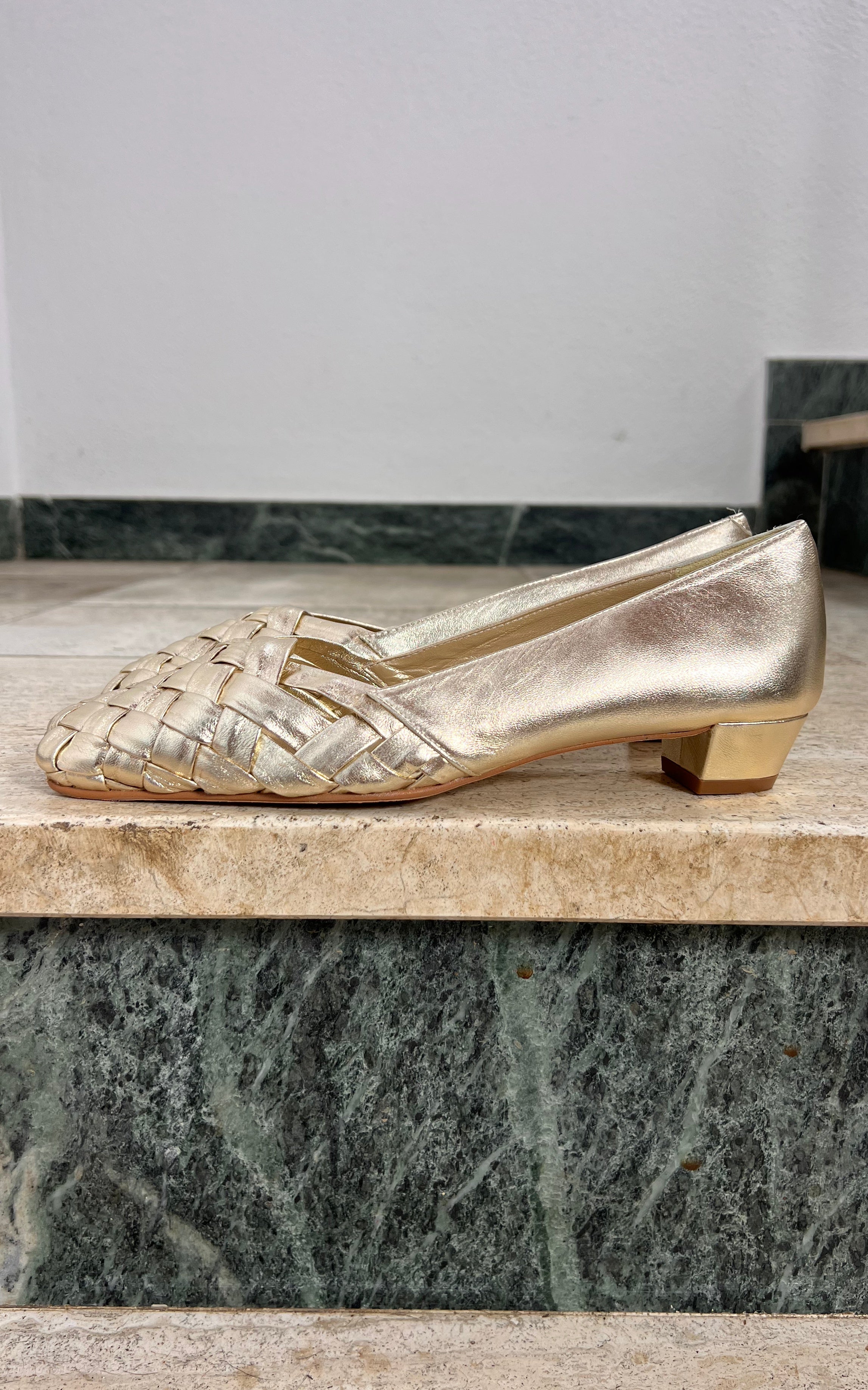 Vintage Gold Woven Leather Pumps 38