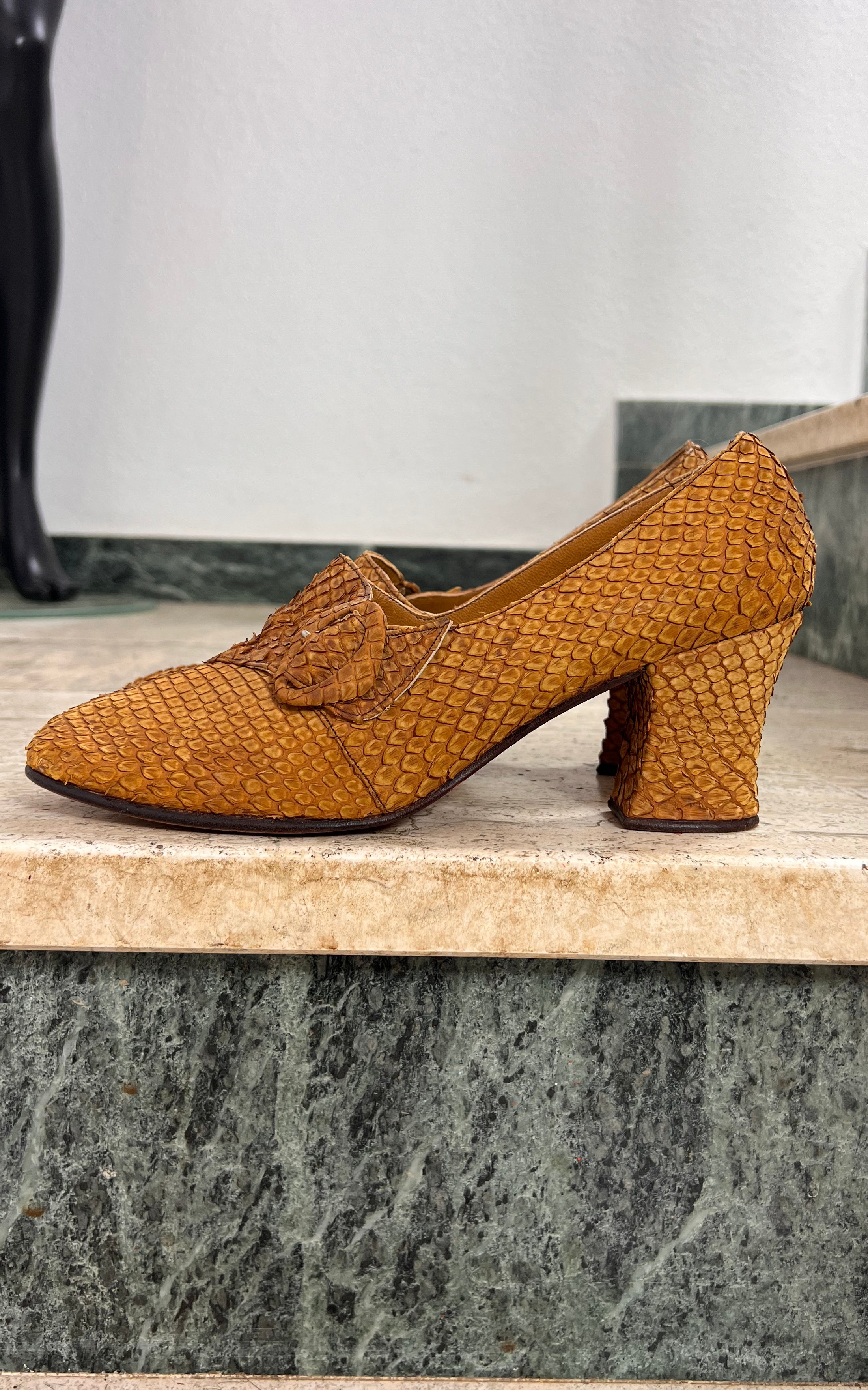 1960s Gelabert Snakeskin Pumps 38