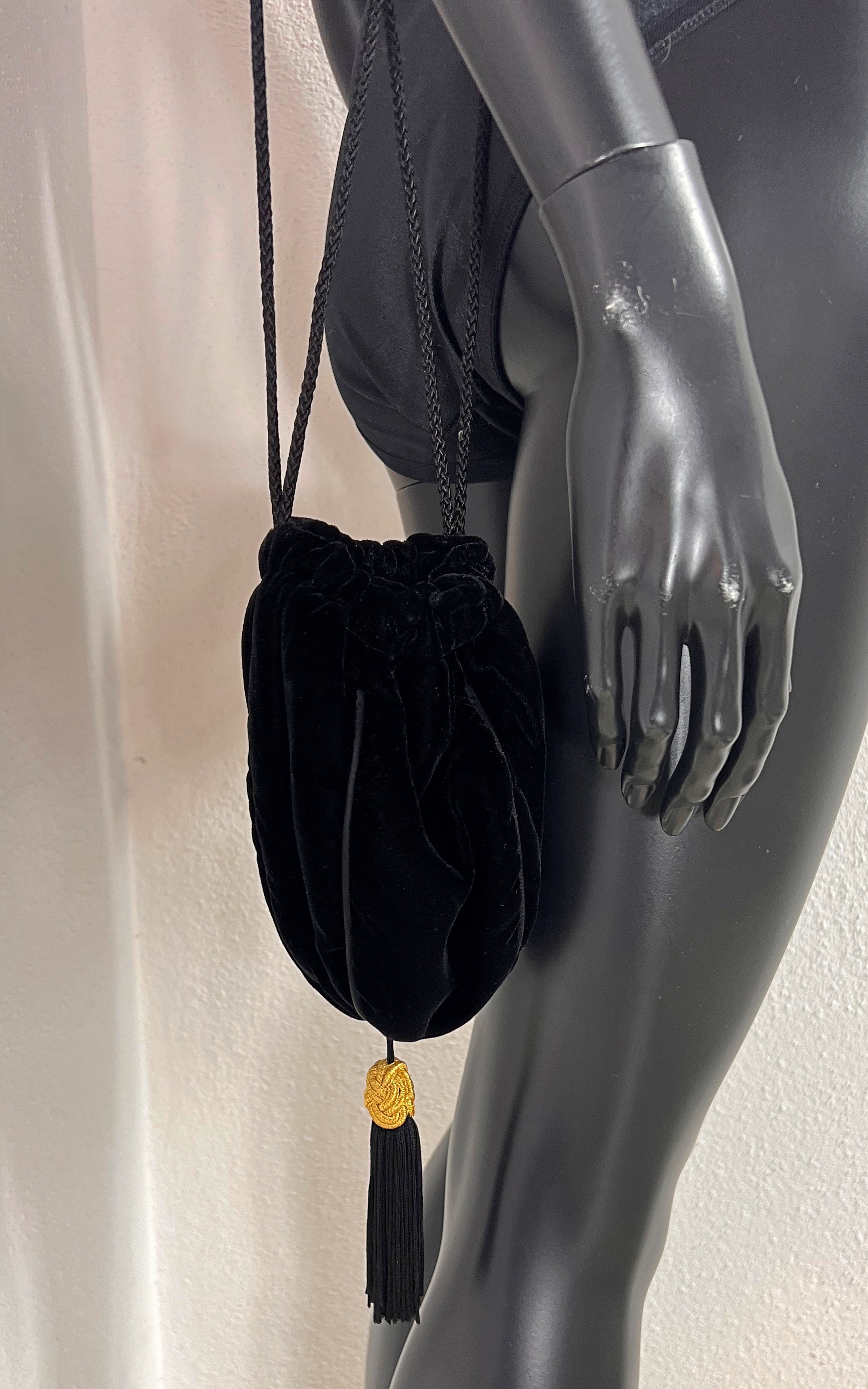 Vintage Pompadour Velvet Tassel Bag