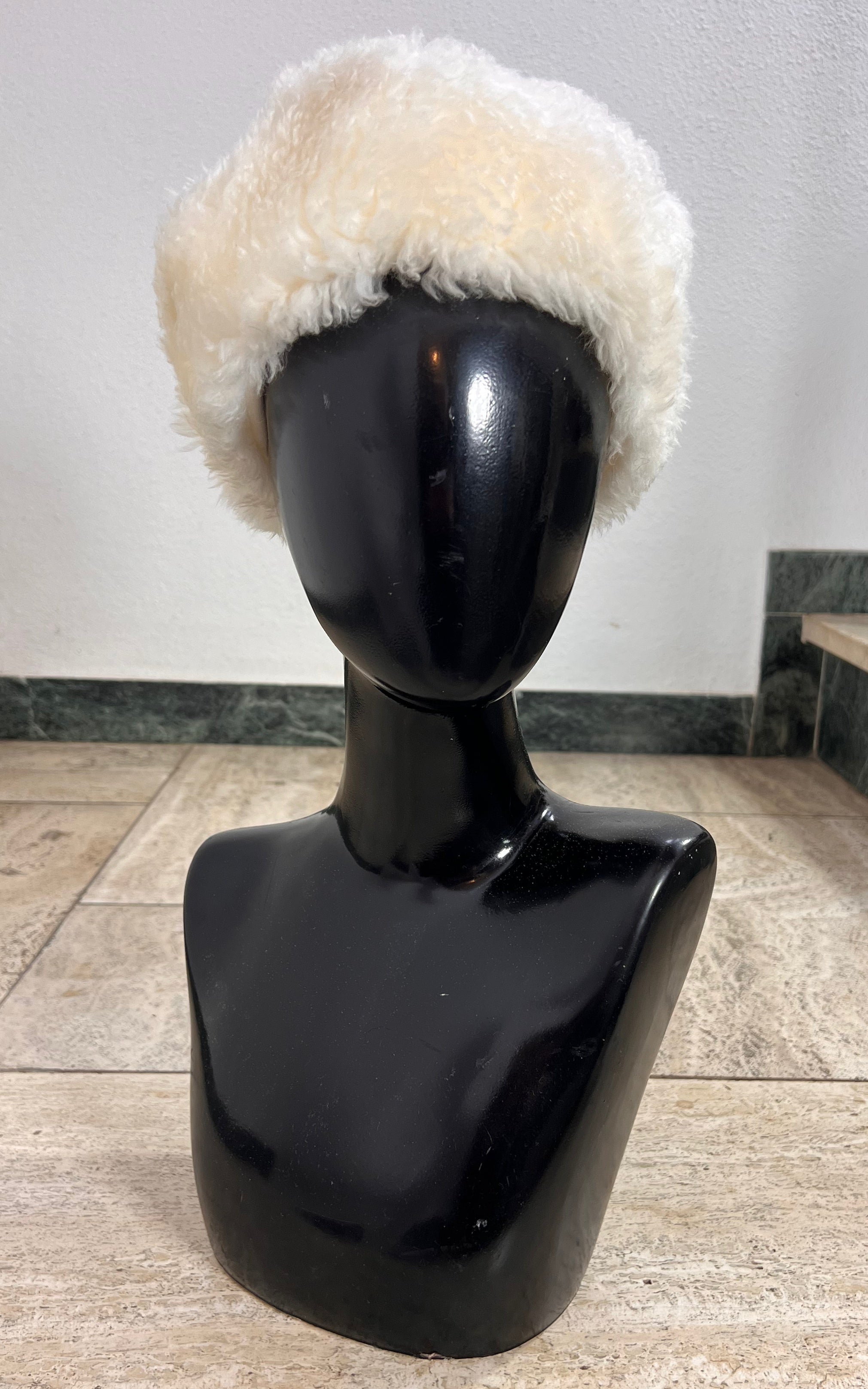 Vintage 70s Cream Shearling Hat – Made in Italy