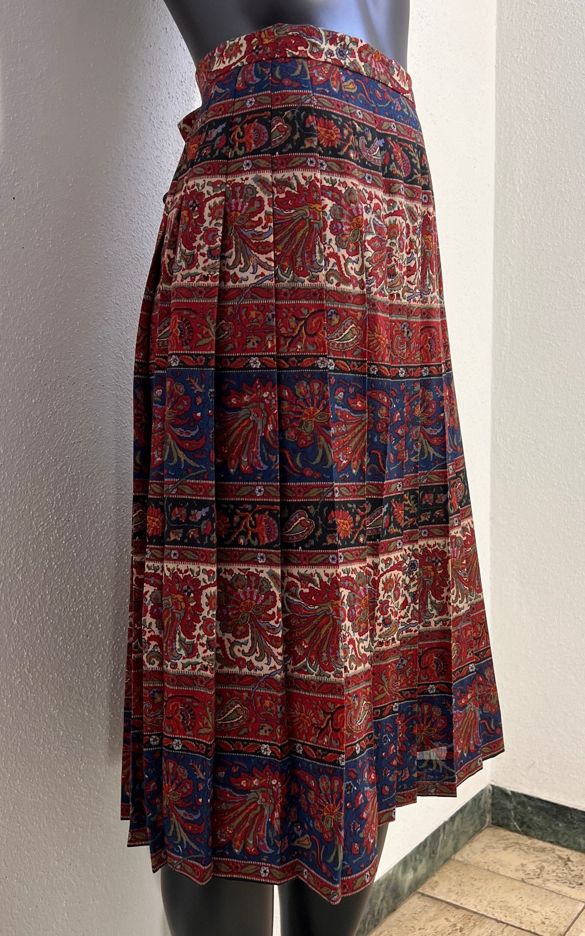 Vintage Pleated Midi Skirt with Ornate Paisley Floral Print