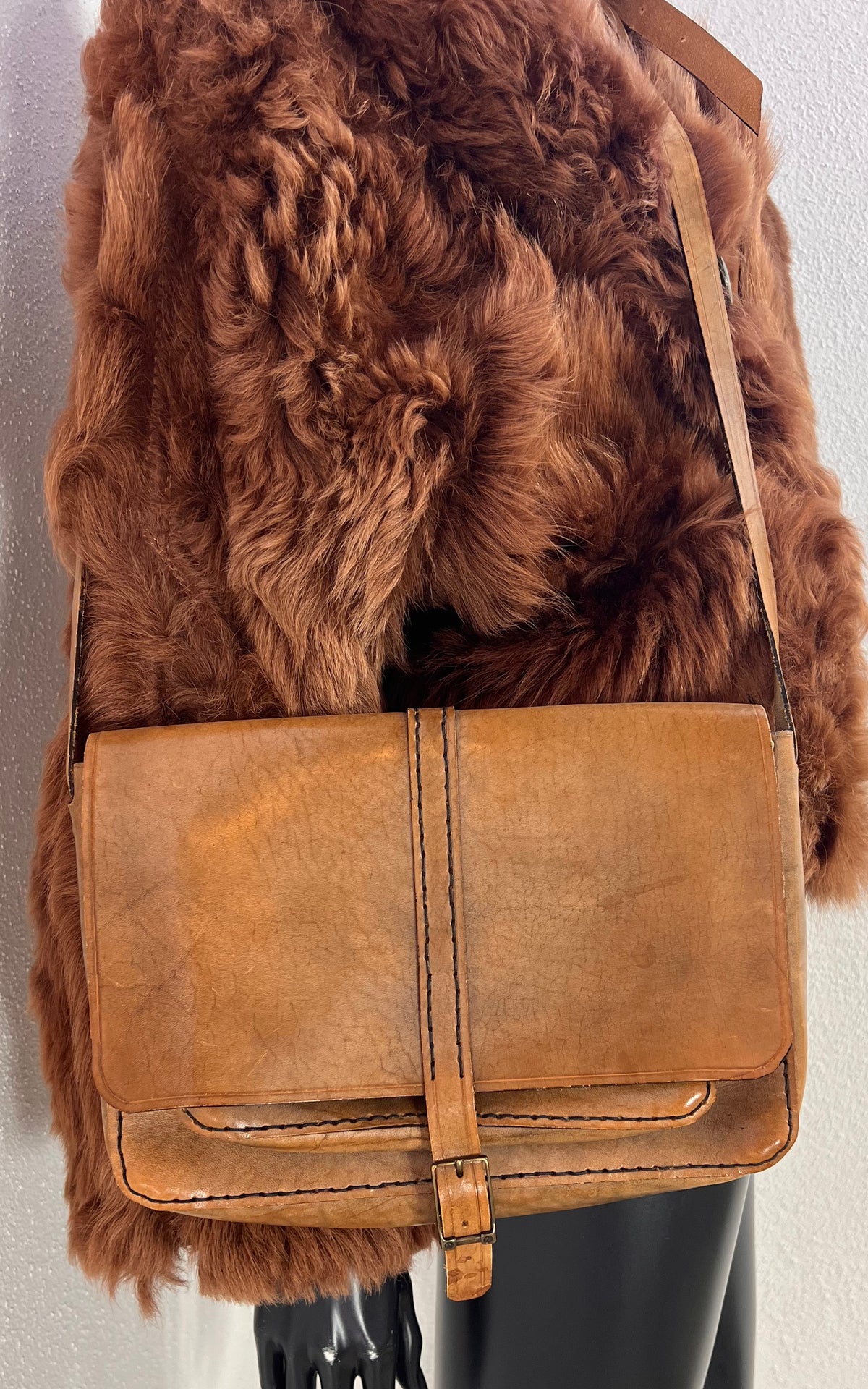 1970s Vintage Tan Leather Satchel with Contrast Stitching