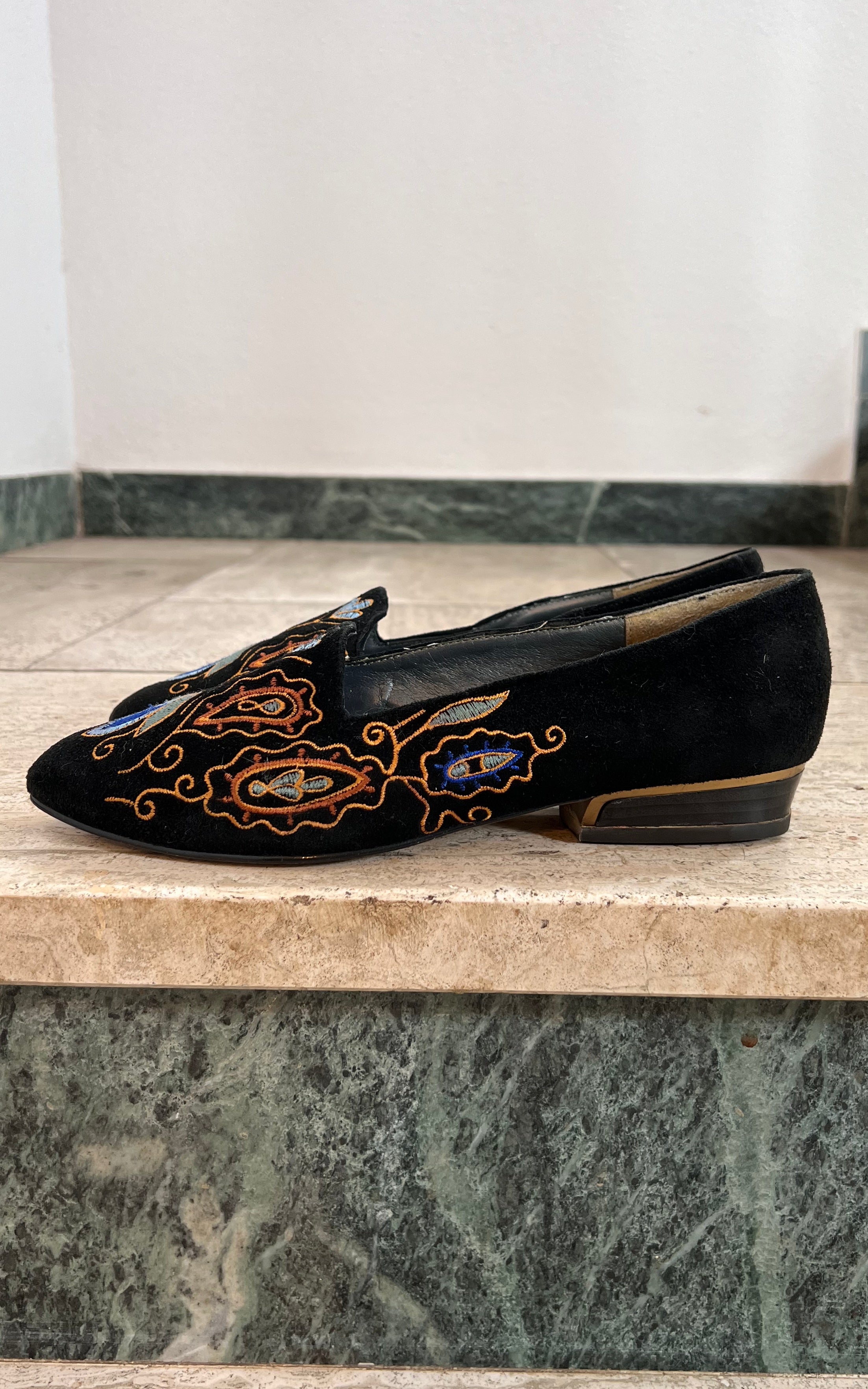 Vintage 90s Oriental Loafers 40