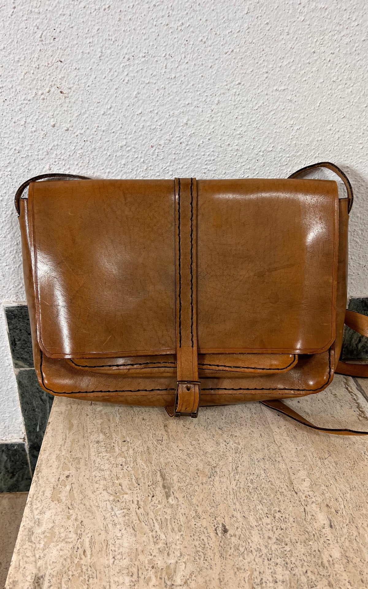 1970s Vintage Tan Leather Satchel with Contrast Stitching