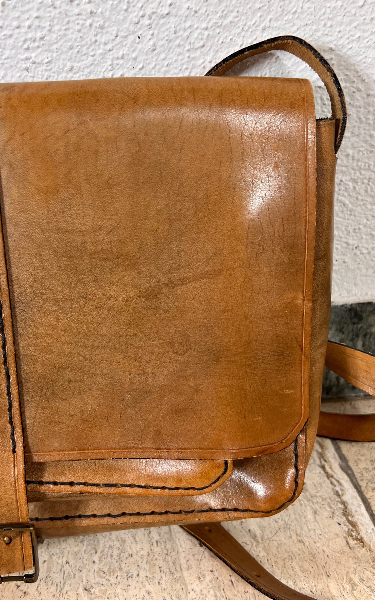 1970s Vintage Tan Leather Satchel with Contrast Stitching