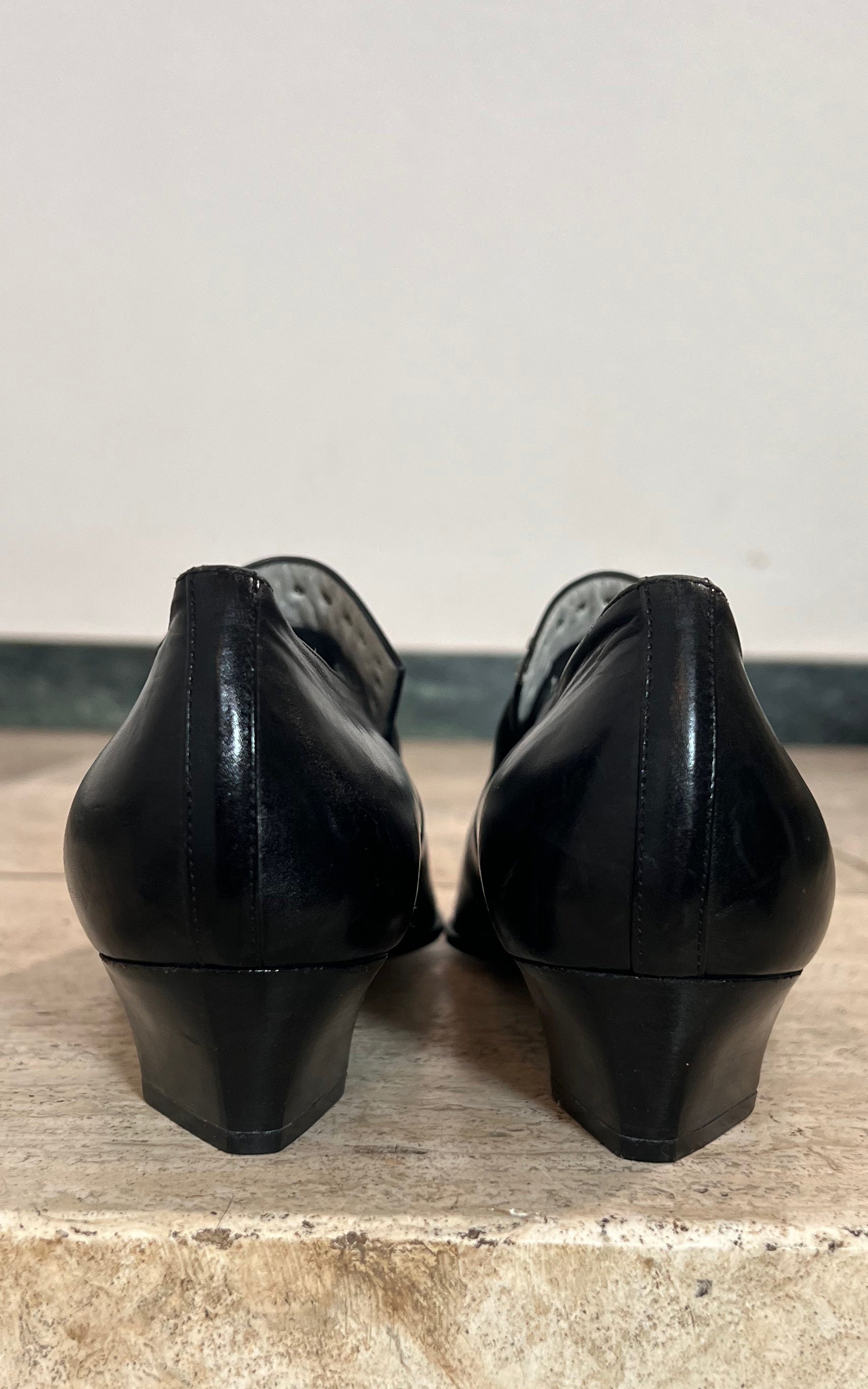 Vintage Victorian Look a Like Loafer 38