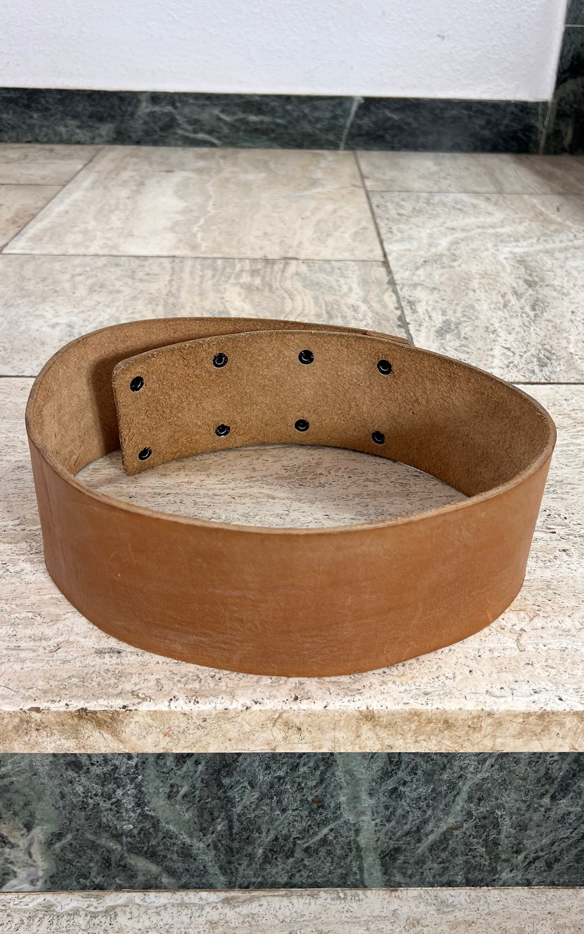 Vintage Wide Tan Leather Waist Belt – Minimalist Statement Belt