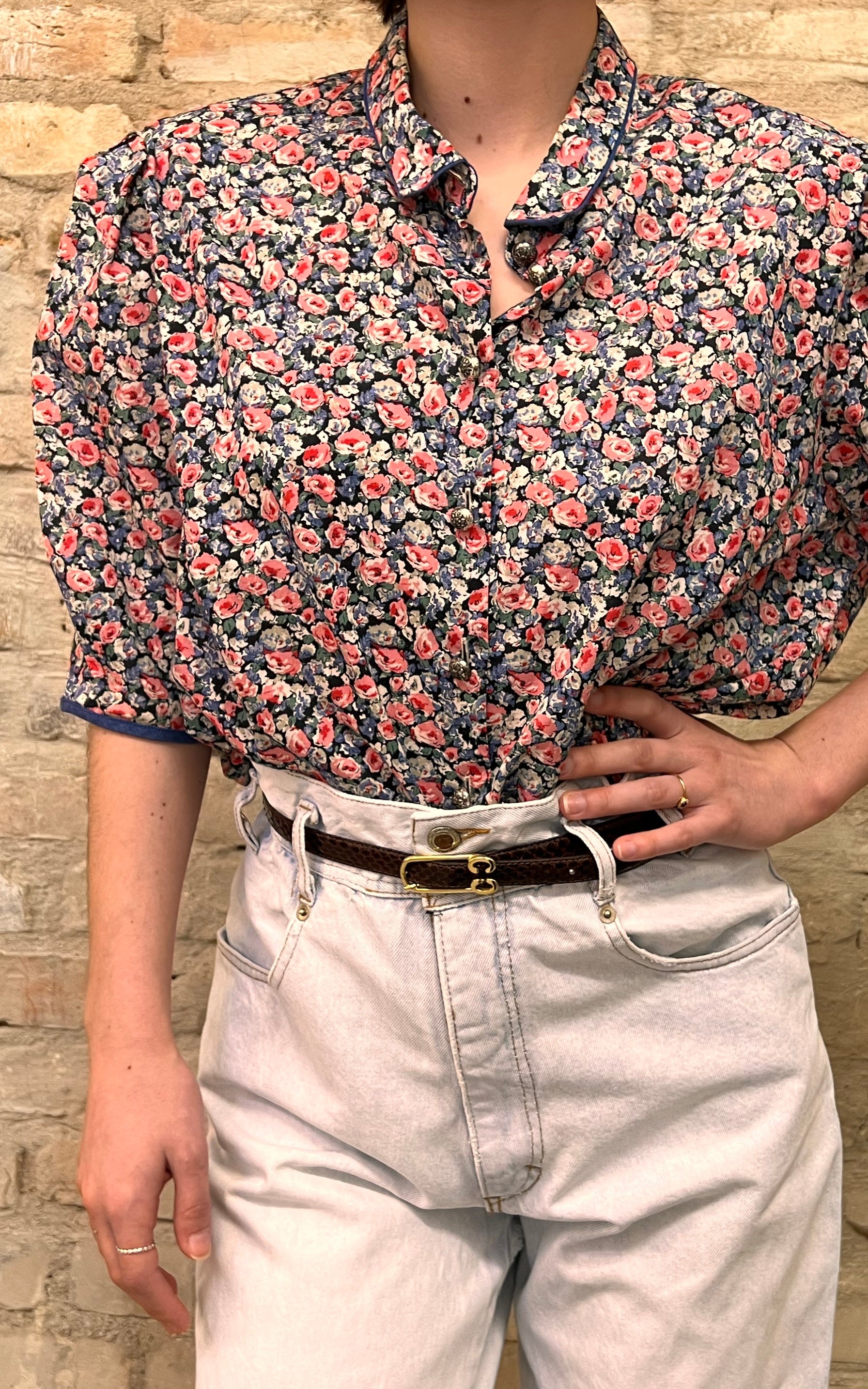 Camicetta vintage austriaca con fiori