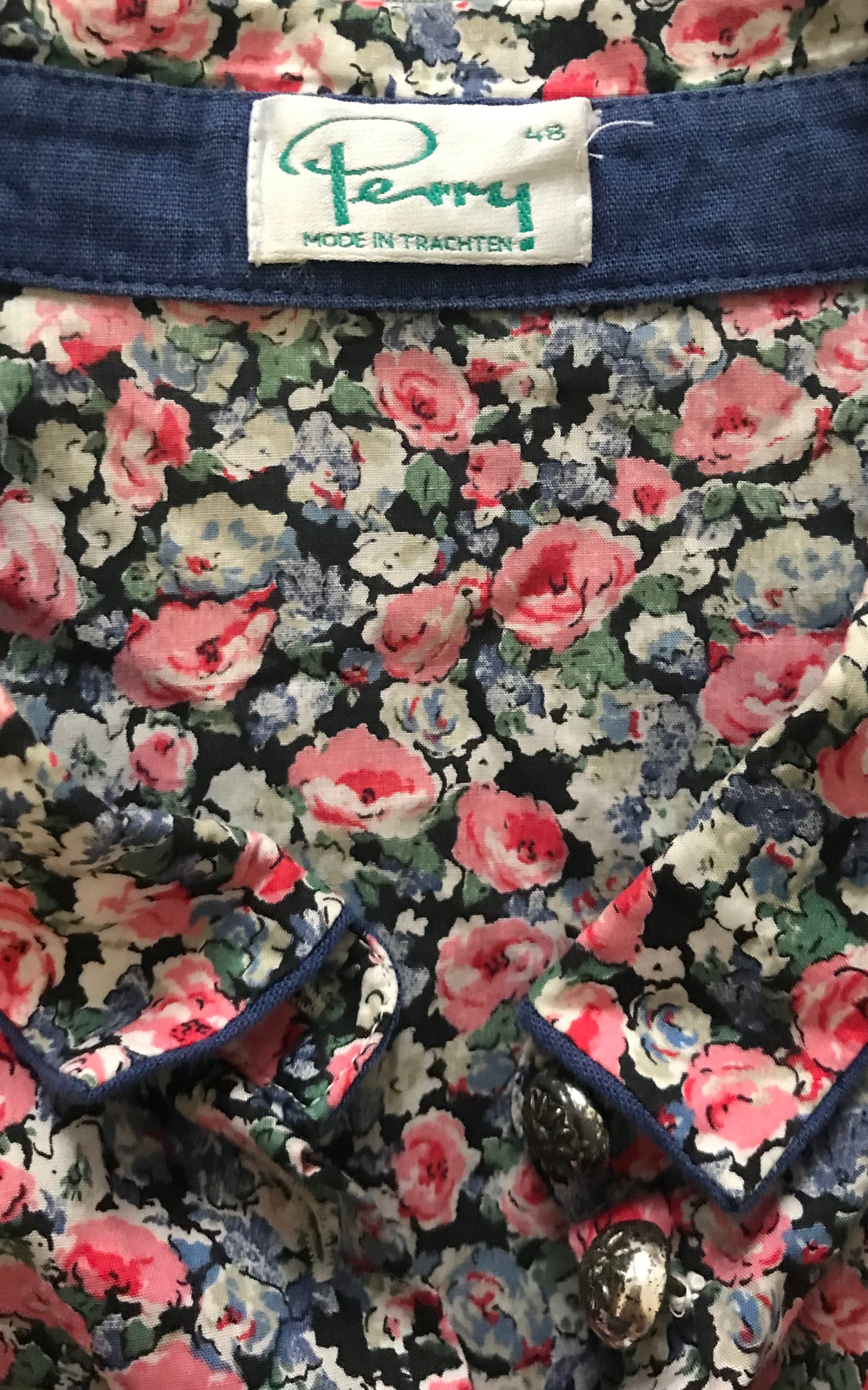 Camicetta vintage austriaca con fiori